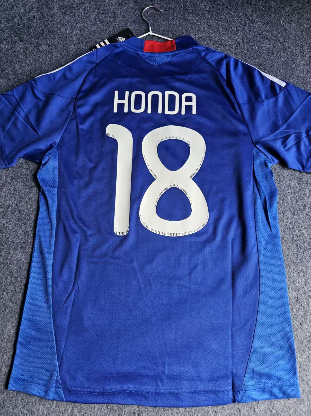 Other 2010 Japan #18 Keisuke Honda Jersey Size US S / EU 44-46 / 1 - 2 Thumbnail