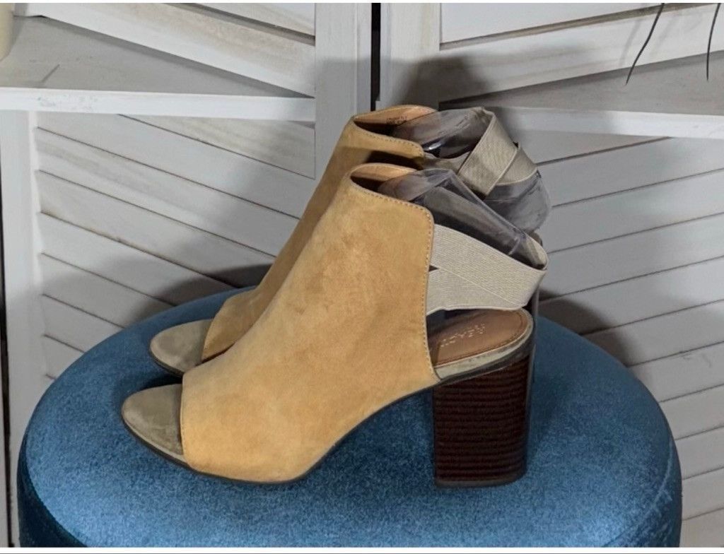 Kenneth Cole Kenneth Cole nude suede leather open toe bootie sz 9.5 Size US 9.5 / IT 39.5 - 2 Thumbnail