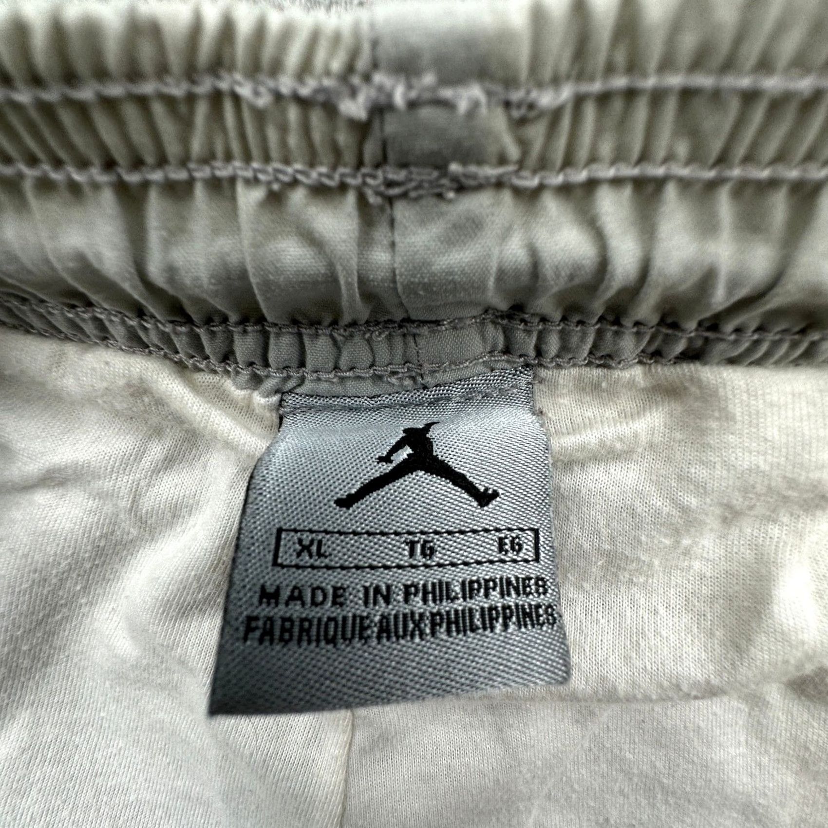 Nike VINTAGE Nike Air Jordan Lined Nylon Warm Up Ankle Zip Pants Mens XL Gray Men's XL Wide-Leg Size US 36 / EU 52 - 3 Thumbnail