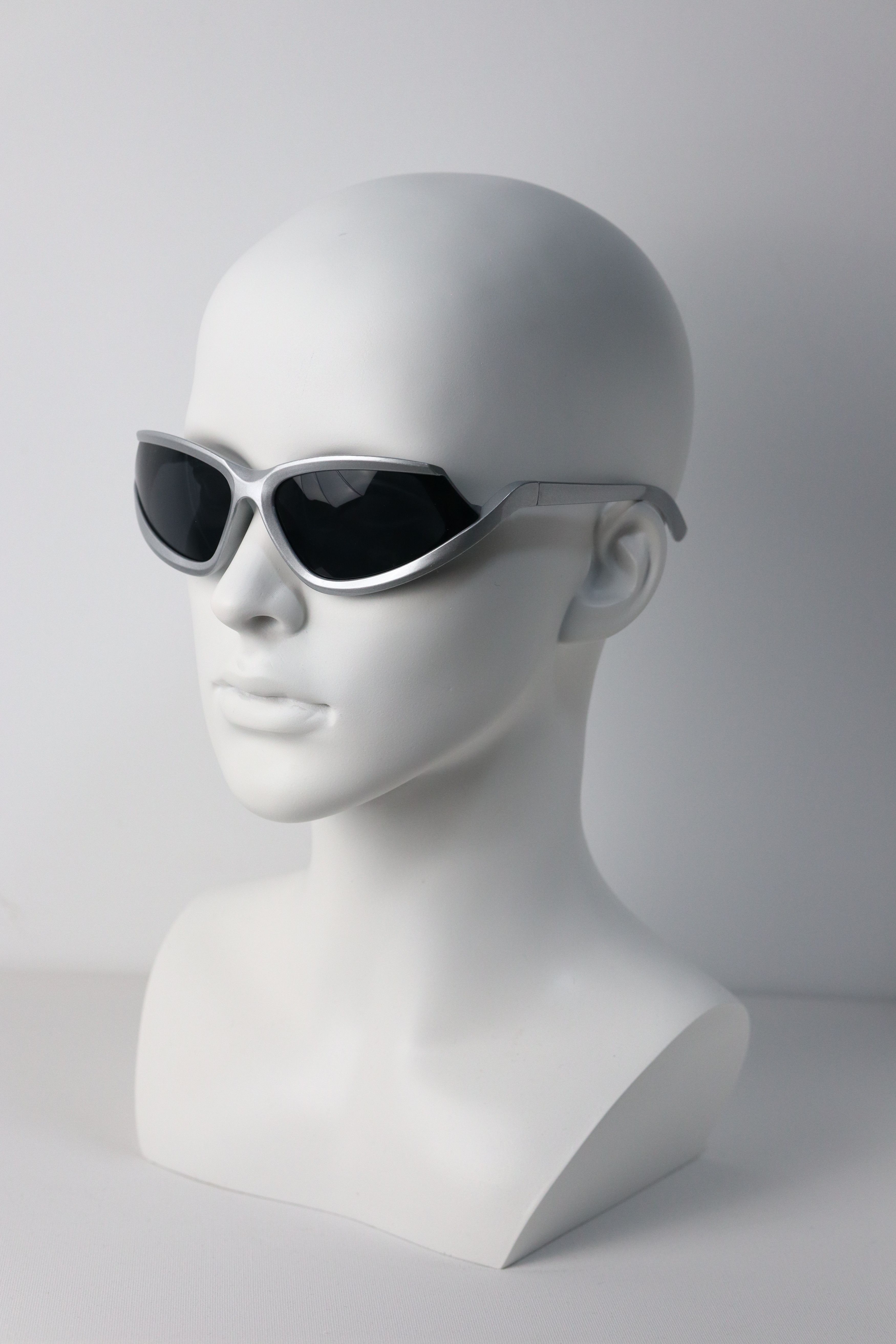 Japanese Brand Y2k Avant Garde Futuristic Silver Sunglasses Unisex OS Size ONE SIZE - 2 Thumbnail