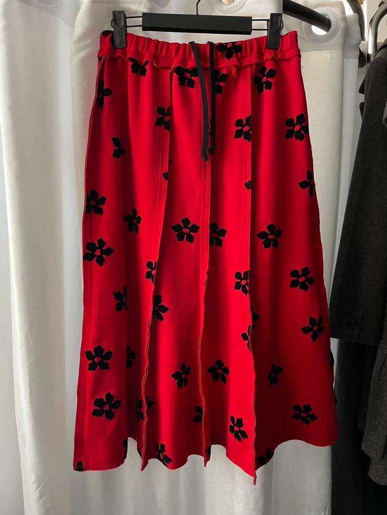 Comme des Garcons Comme des Garcons size os Midcentury Red Polyester Floral Size 24" / US 00 / IT 34 - 1 Thumbnail