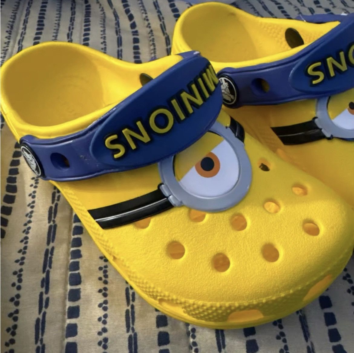 Crocs Minions crocs Size US 8.5 / EU 41-42 - 4 Thumbnail