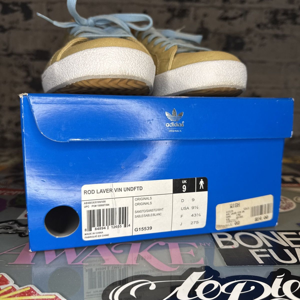 Adidas × Undefeated Adidas Rod Laver VIN UNDFTD Consortium Sand Sz 9.5 Size US 9.5 / EU 42-43 - 7 Thumbnail