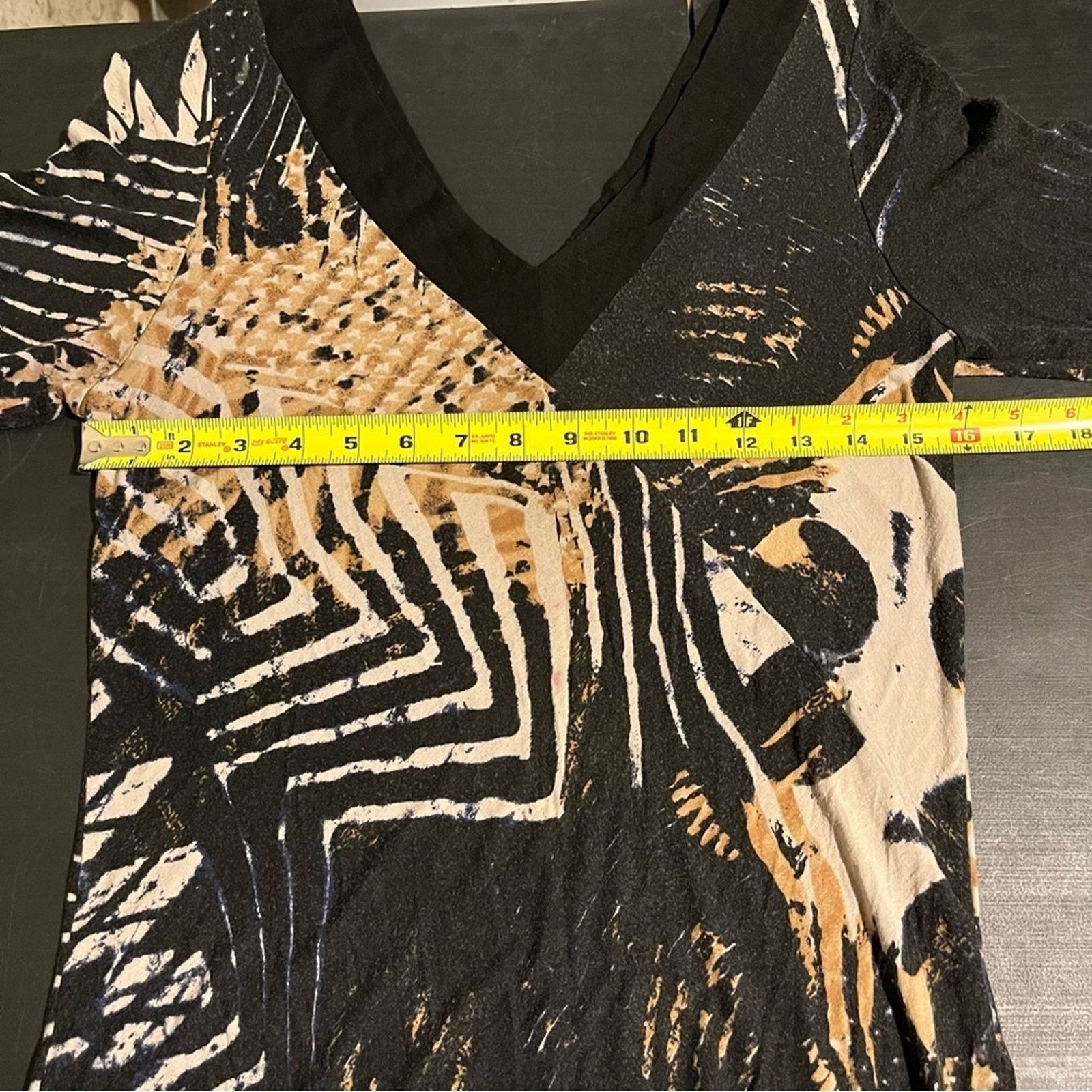 Other Yansi Fugel Blouse Sz M Abstract Animal Stretch Knit V-Neck Size M / US 6-8 / IT 42-44 - 7 Thumbnail