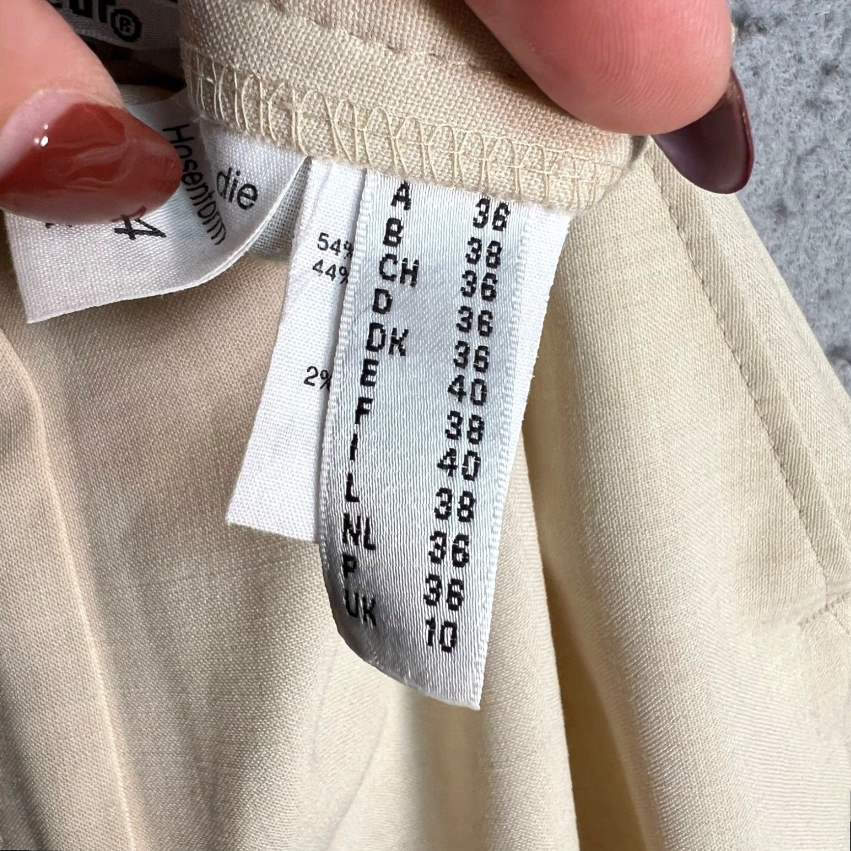 Vintage VINTAGE GARDEUR Womens Bermuda Shorts Chino Wool Blend Beige Size 10 UK Pleated High Rise 9 in Inseam Women's Shorts Mens? Size 32" / US 10 / IT 46 - 5 Thumbnail