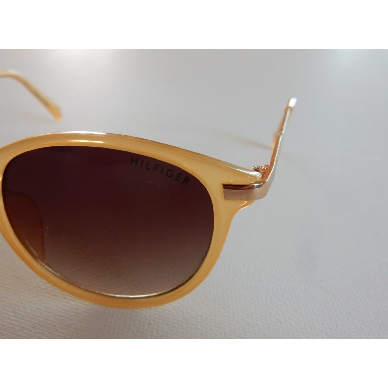 Tommy Hilfiger VINTAGE Tommy Hilfiger Sunglasses Women Keyhole Frame Gold 45x17mm Size ONE SIZE - 4 Thumbnail
