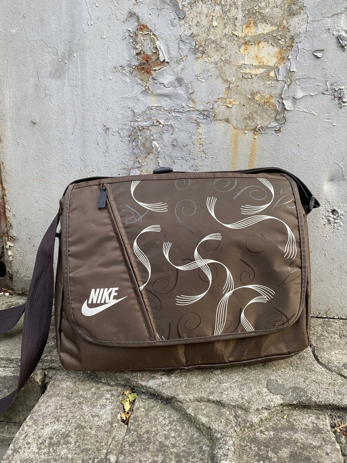 Nike Vintage Gorpcore Nike messenger sling pocket grailsale 🔥 bag Size ONE SIZE - 5 Thumbnail