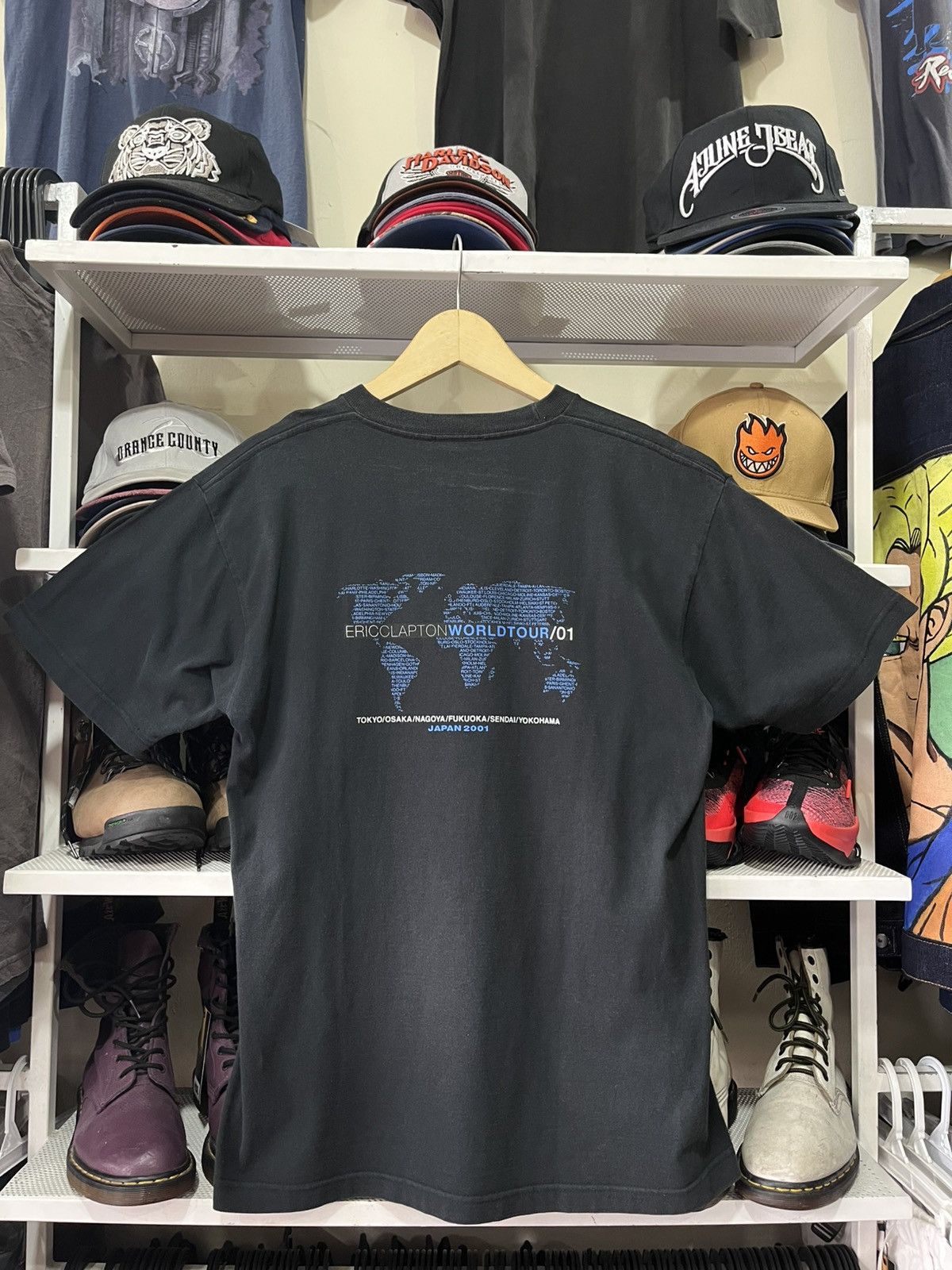 Vintage Vintage Eric Clapton 2001 World Tour Shirt Size US M / EU 48-50 / 2 - 5 Thumbnail