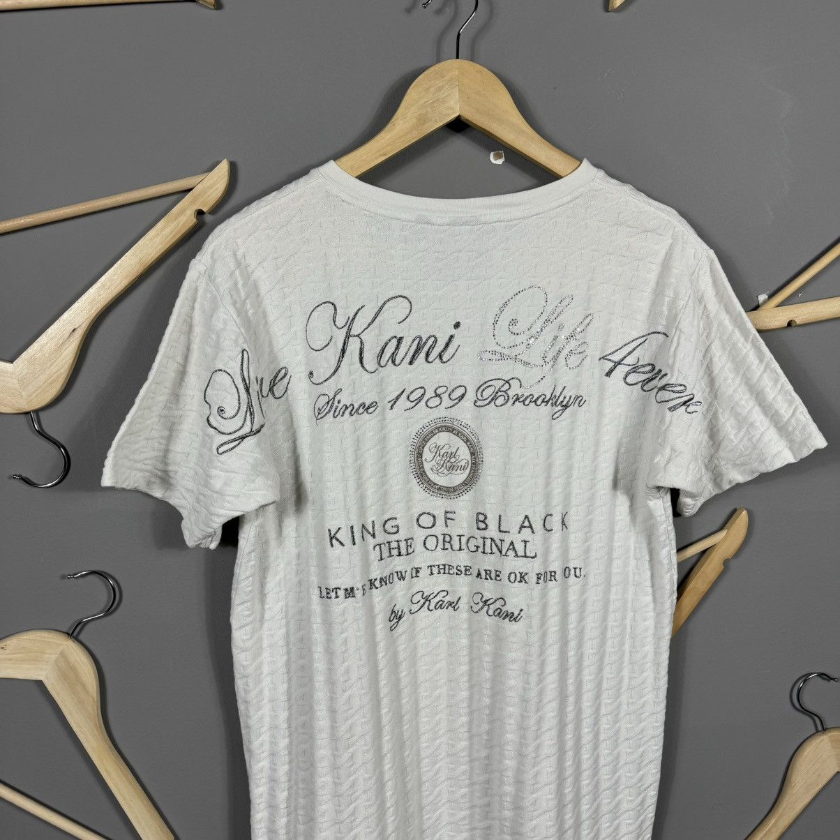 Karl Kani × Vintage Karl Kani “King of Black” Graphic V-Neck T-Shirt Size US L / EU 52-54 / 3 - 6 Thumbnail
