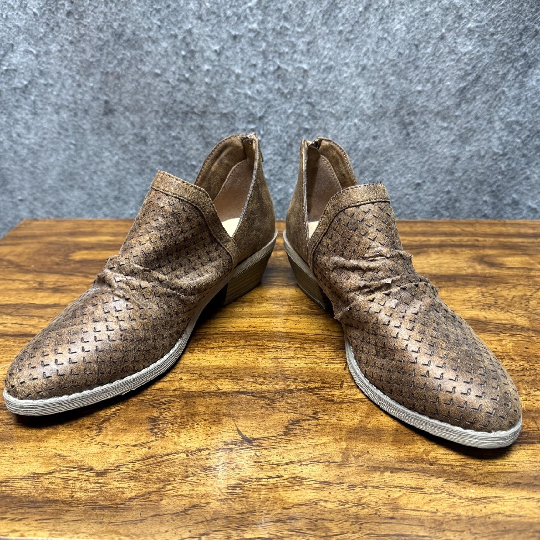 Vintage Report Daxton Boots Womens 7.5 Brown Ankle Bootie Cutout Perforated Low Heel Boots Casual Geometric Laser-Cut Breathable WMS 7.5 DAXTON Womens Size US 8 / IT 38 - 2 Thumbnail