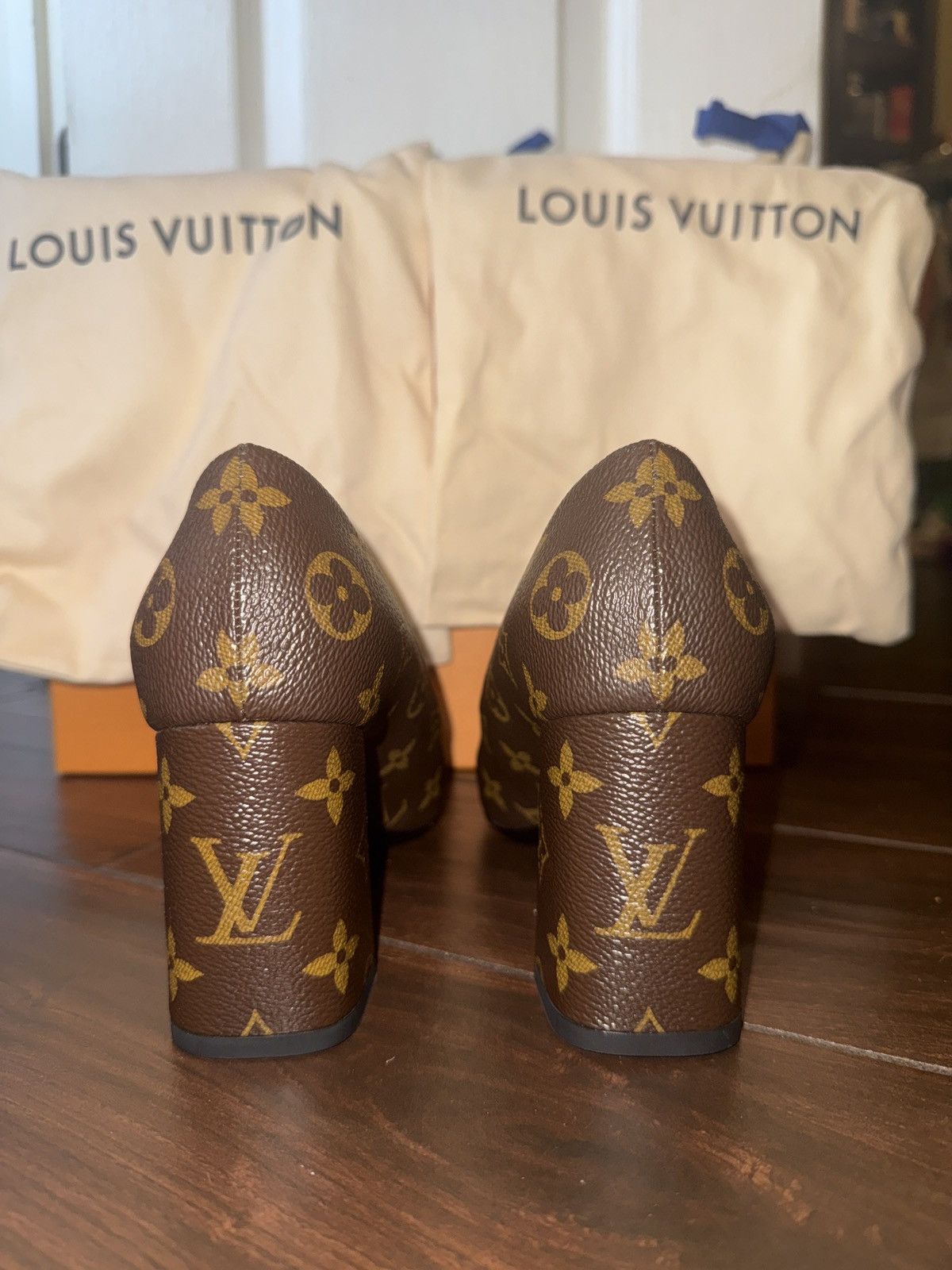 Louis Vuitton Louis Vuitton Monogram Canvas Pumps w/ Gold LV Medallion Size US 7 / IT 37 - 6 Thumbnail