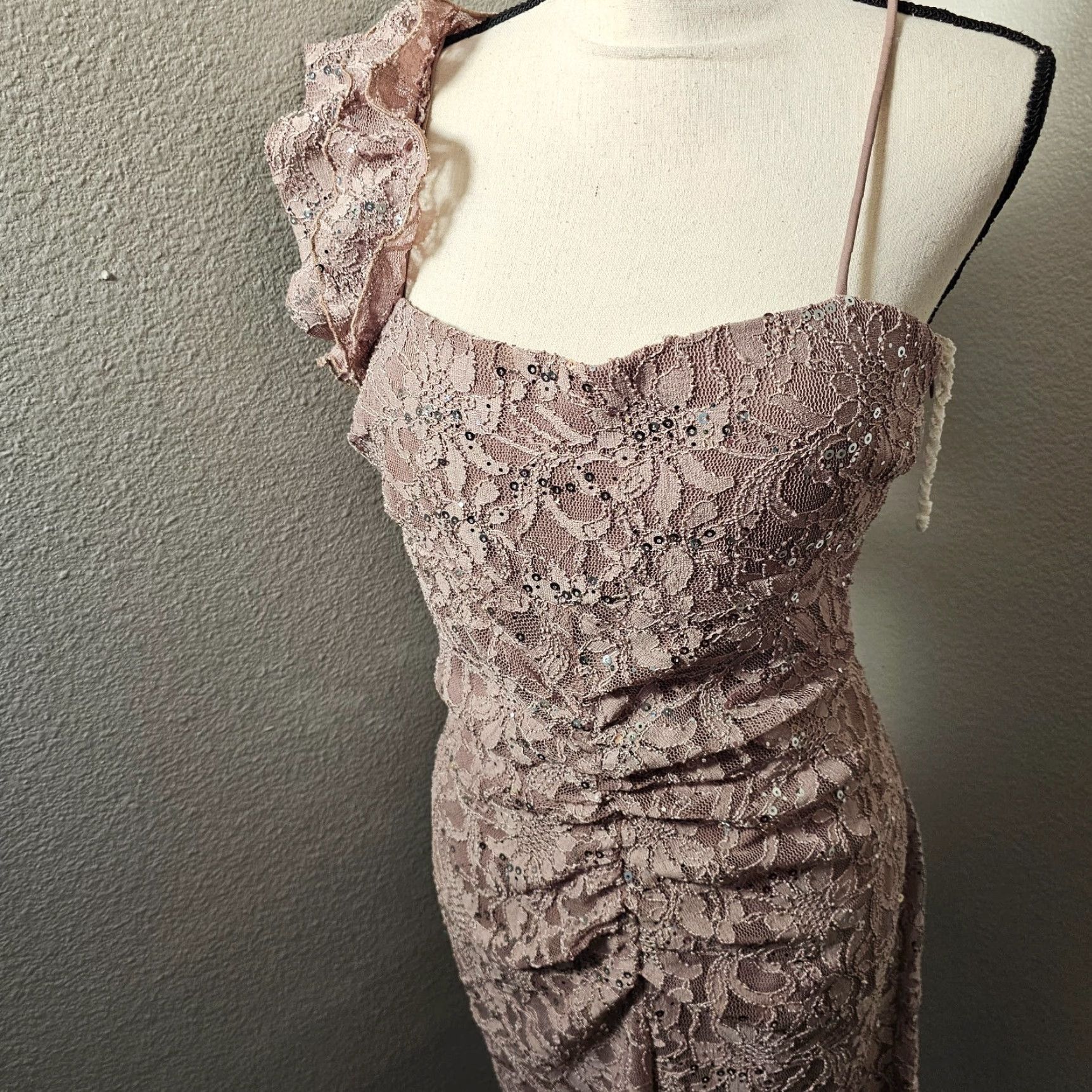 Vintage Jump Apparel One Shoulder Dress Women Sequin BeigBeige Metallic Cocktail and Party Dress Knee Length Juniors 13/14 Size XL / US 12-14 / IT 48-50 - 5 Thumbnail
