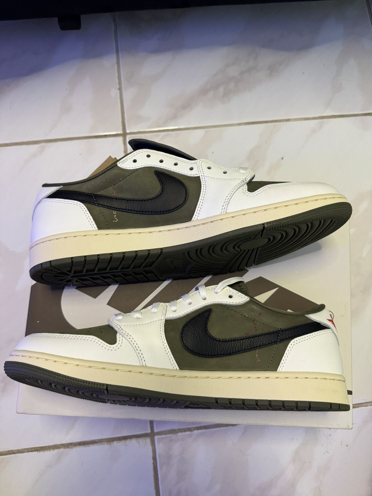 Jordan Brand × Travis Scott 12.5 Travis Scott Jordan 1 Low OG SP Medium Olive Size US 12.5 / EU 45-46 - 3 Thumbnail