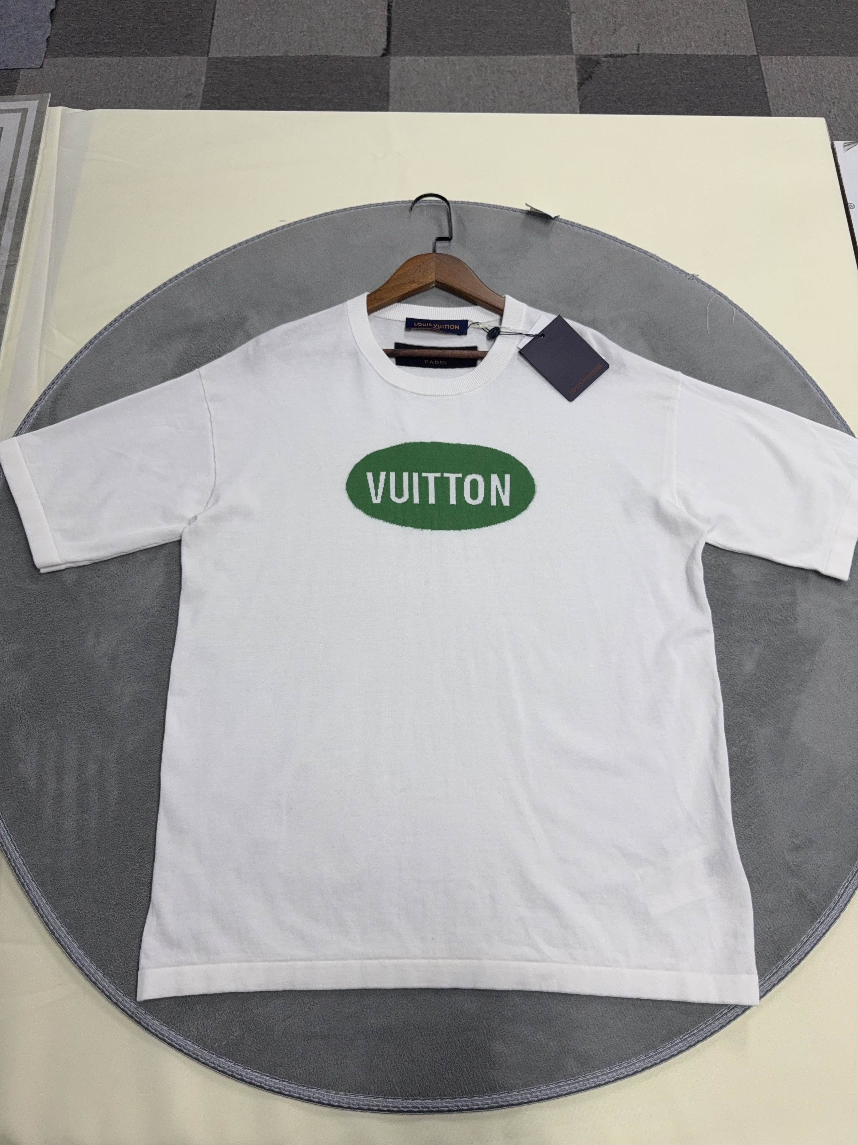 Louis Vuitton Louis Vuitton Oval Logo T-Shirt Size M Size US M / EU 48-50 / 2 - 1 Thumbnail