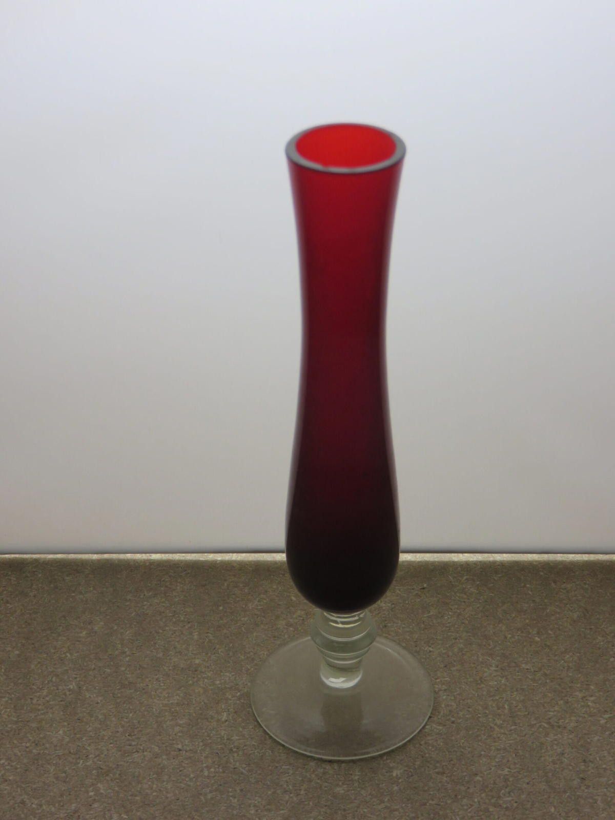 The Unbranded Brand Vintage Red and Clear Crystal Vase 7 1/2" Size ONE SIZE - 4 Thumbnail