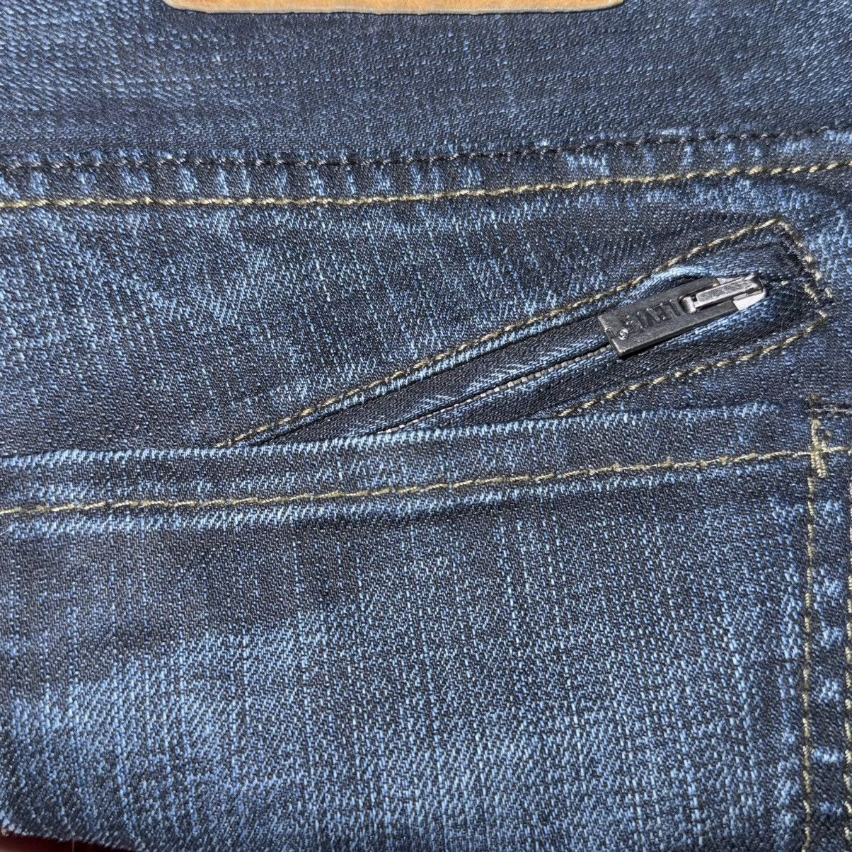 Levi's Levi’s 514 straight fit back zipper pocket jeans 33/30 Size US 33 - 10 Thumbnail