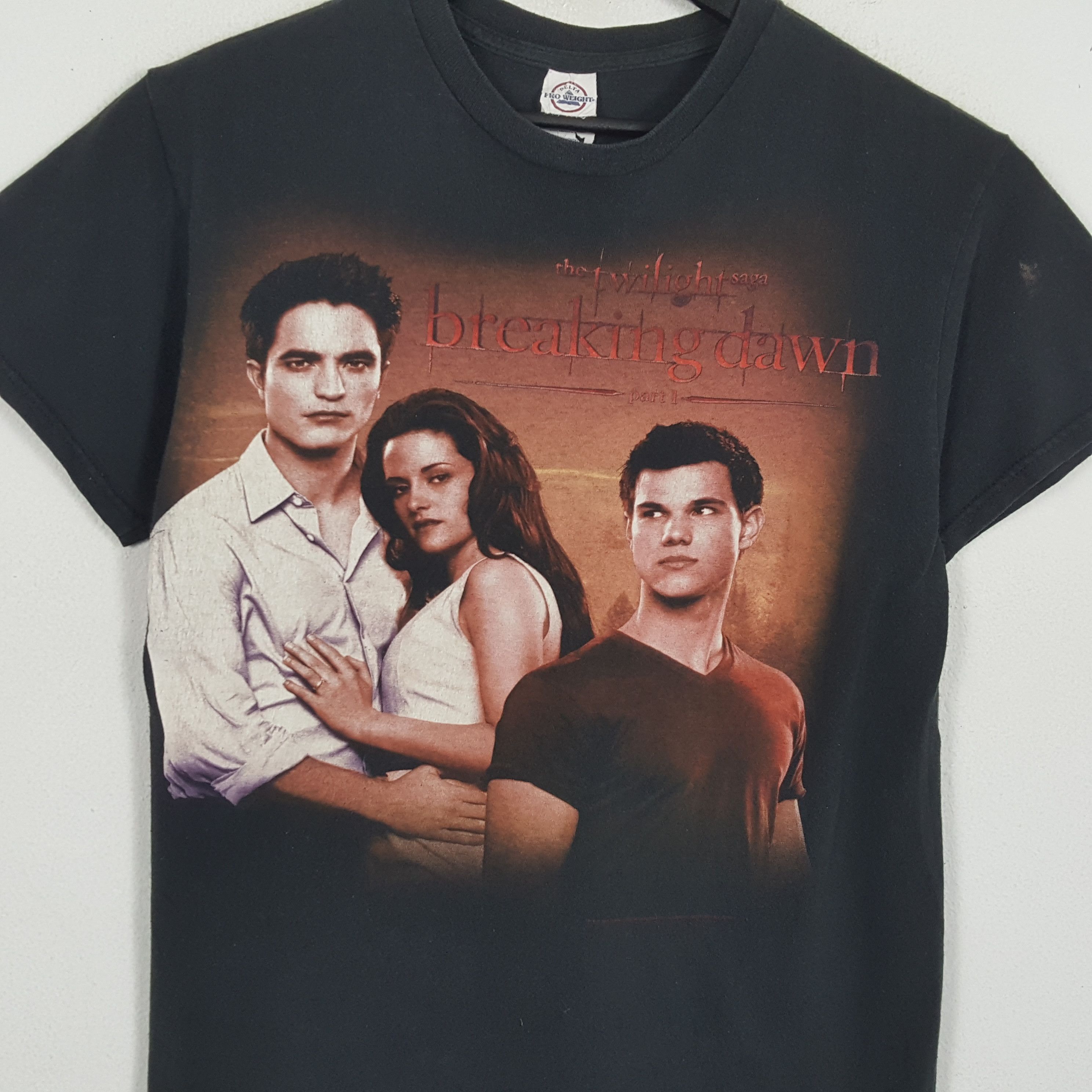 Vintage THE TWILIGHT SAGA BREAKING DAWN Photo Print Tshirt Size US M / EU 48-50 / 2 - 2 Thumbnail