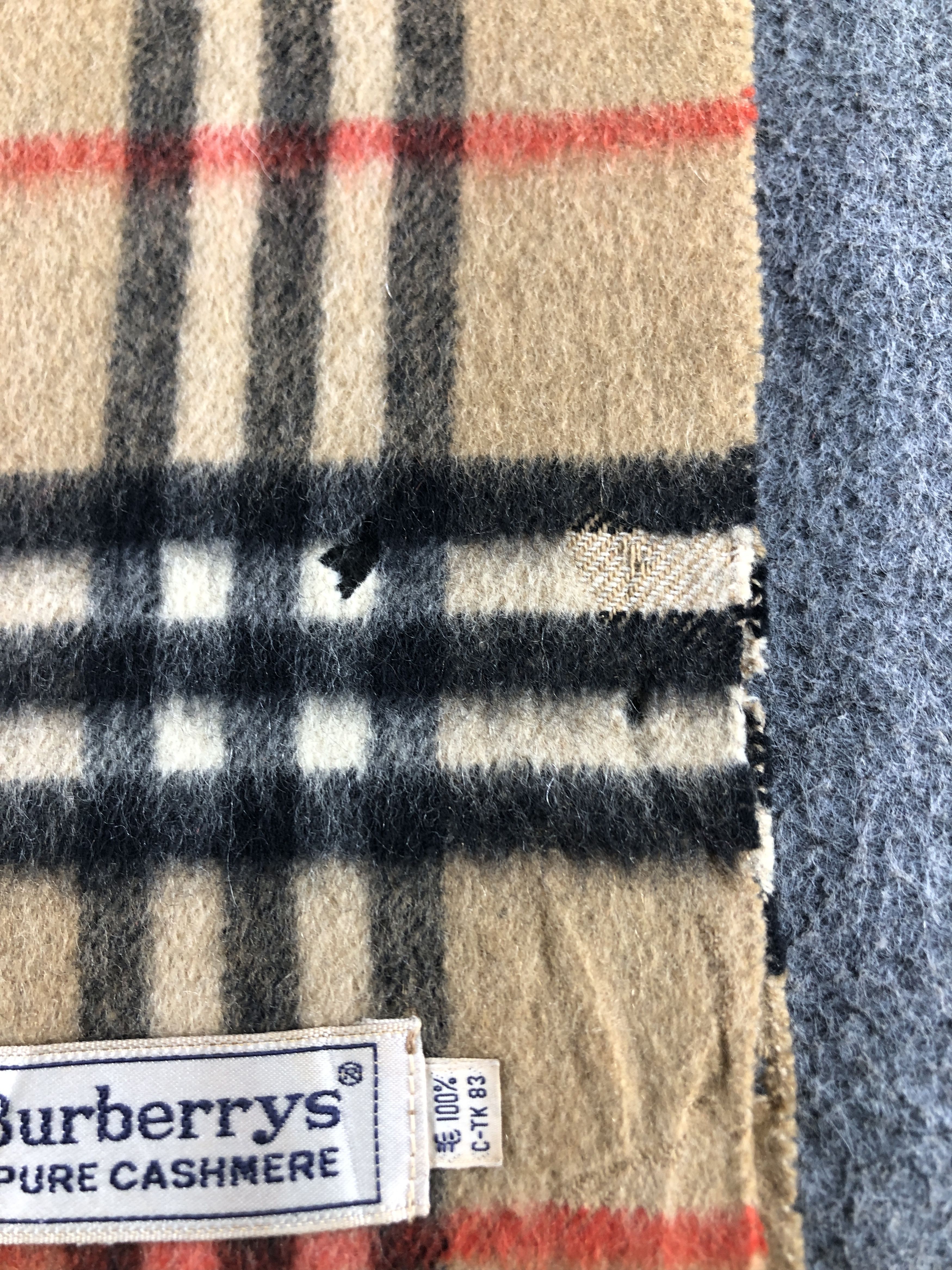 Burberry Burberrys Pure Cashmere Scarf / Muffler / Neckwear P776 Size ONE SIZE - 5 Thumbnail