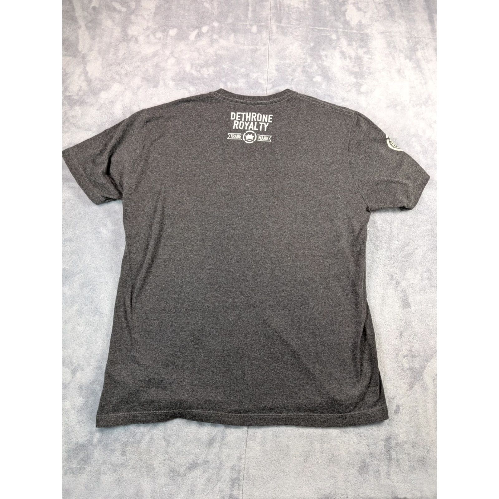 Vintage Dethrone Royalty T-Shirt Mens Gray Graphic Print Oni Mask Samurai Swords Size L Size US L / EU 52-54 / 3 - 6 Thumbnail