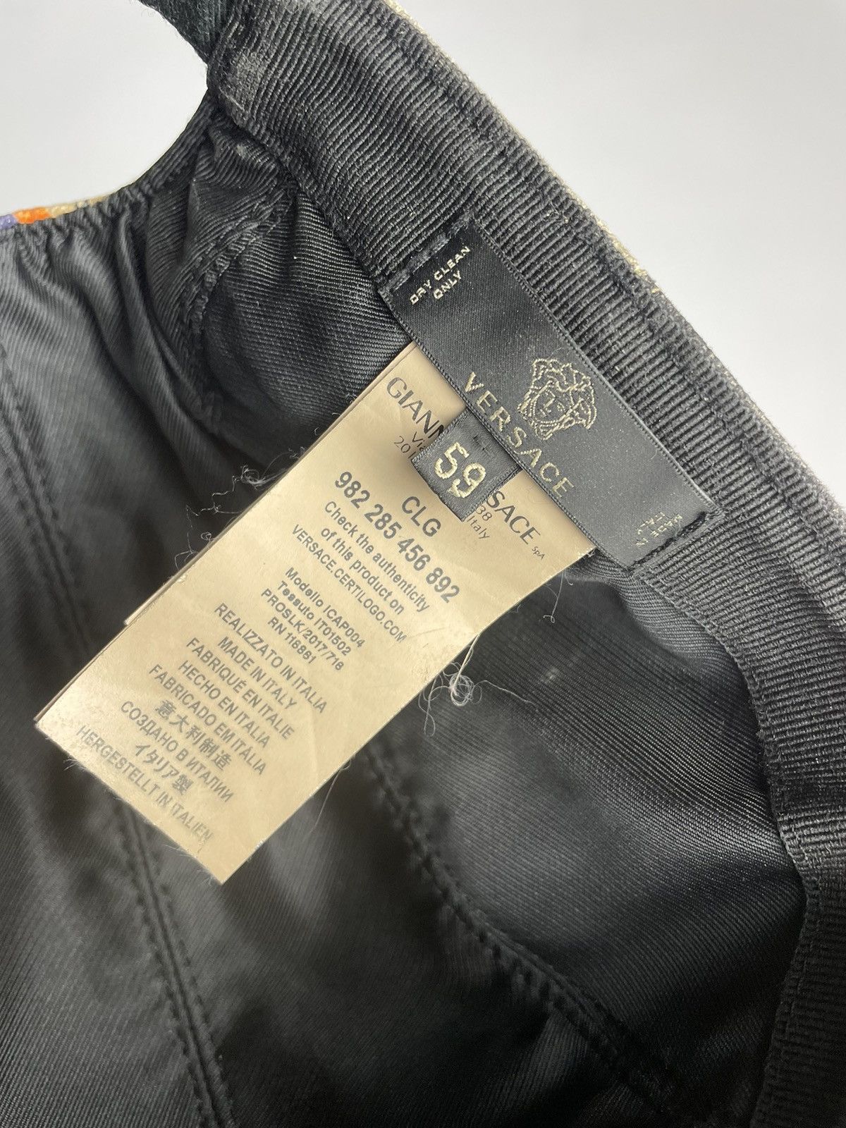Versace Rare Versace Printed Cap Size ONE SIZE - 9 Thumbnail