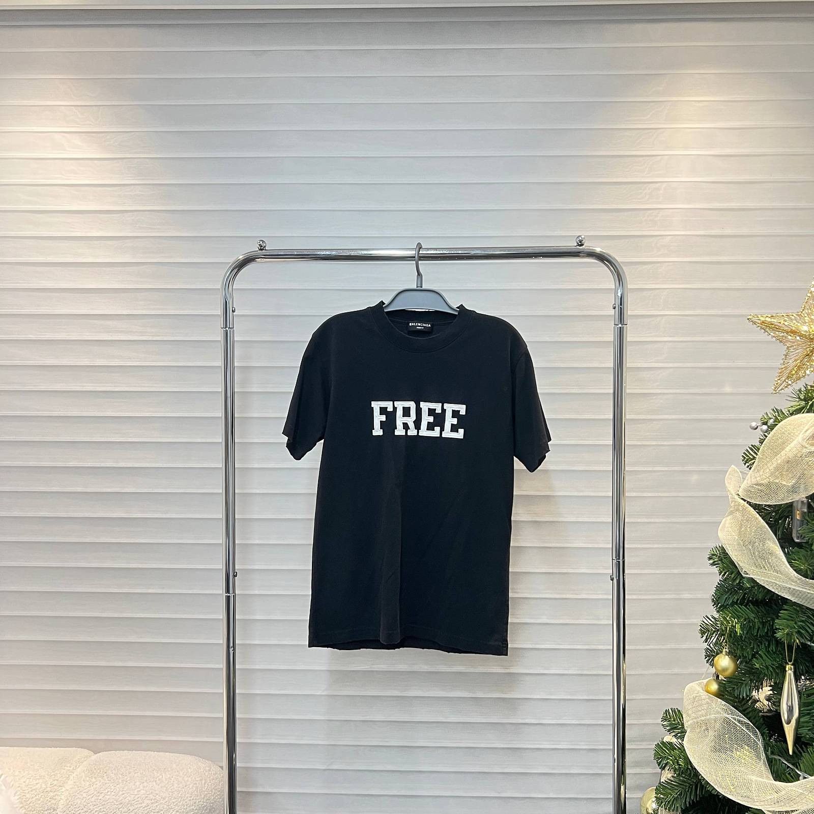 Balenciaga Balenciaga Free Print T-Shirt Black Size XS Size US XS / EU 42 / 0 - 1 Thumbnail
