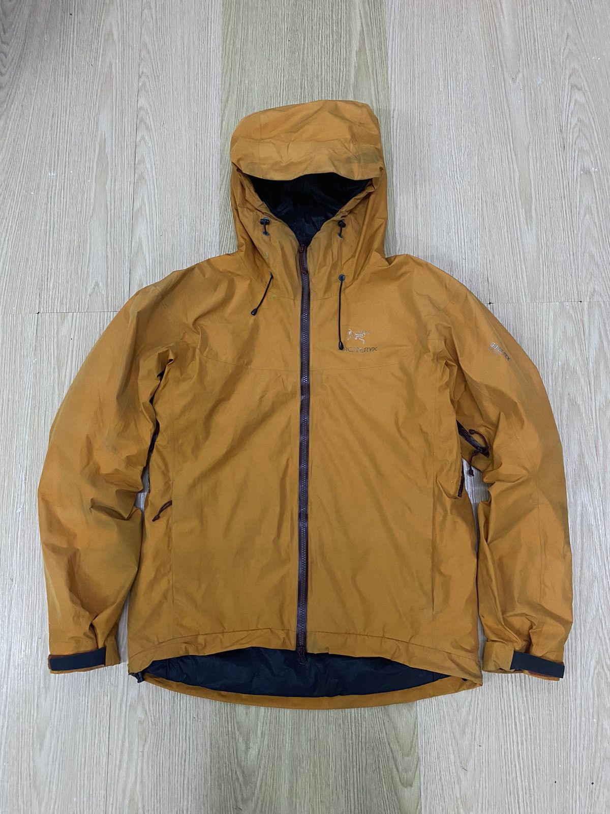 image of Arcteryx Arc’Teryx Fission Sl Goretex Jacket in Orange, Men's (Size Medium)