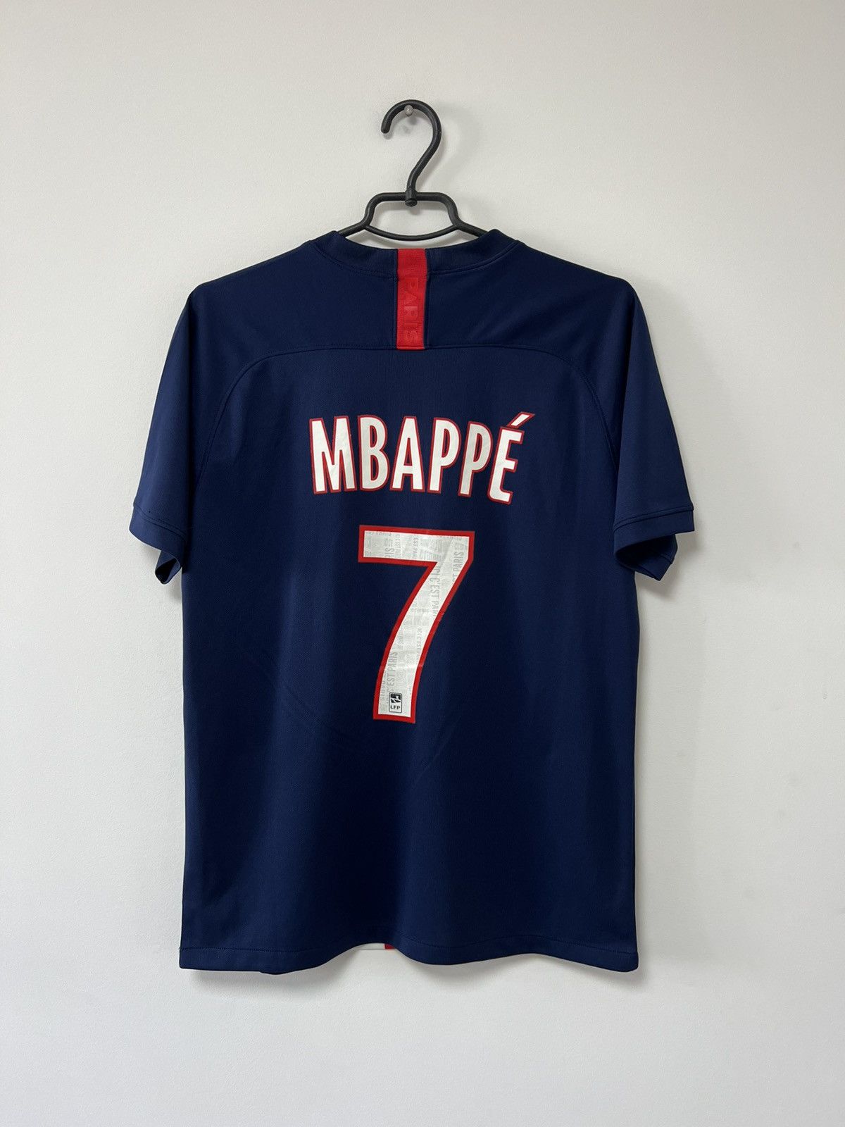 Nike PSG 2019/20 Home Jersey Mbappe #7 Football Shirt Nike M Size US M / EU 48-50 / 2 - 1 Thumbnail