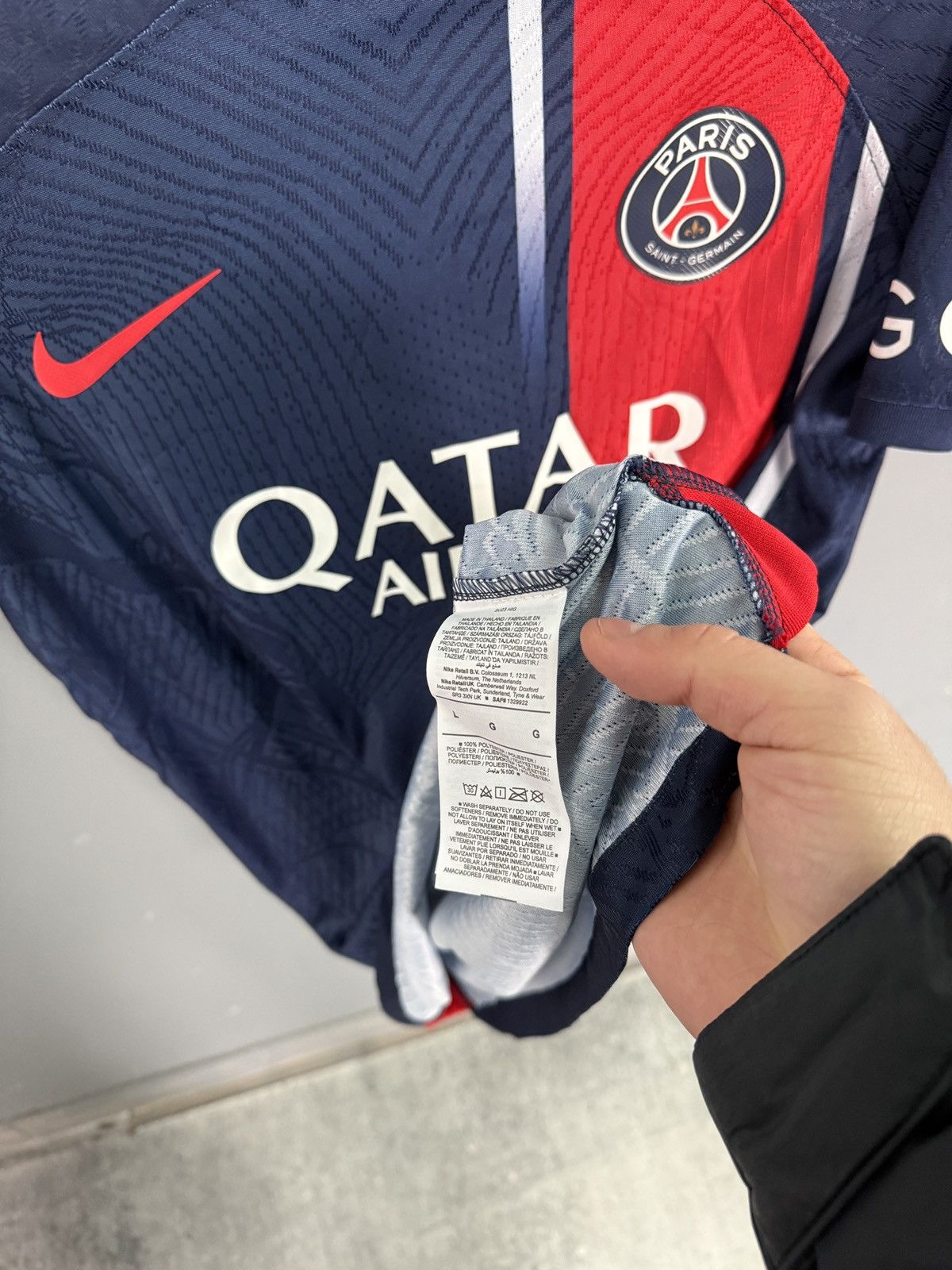 Jordan Brand Nike PSG Jersey 2023/24 Medium Player Authentic Size US L / EU 52-54 / 3 - 7 Thumbnail