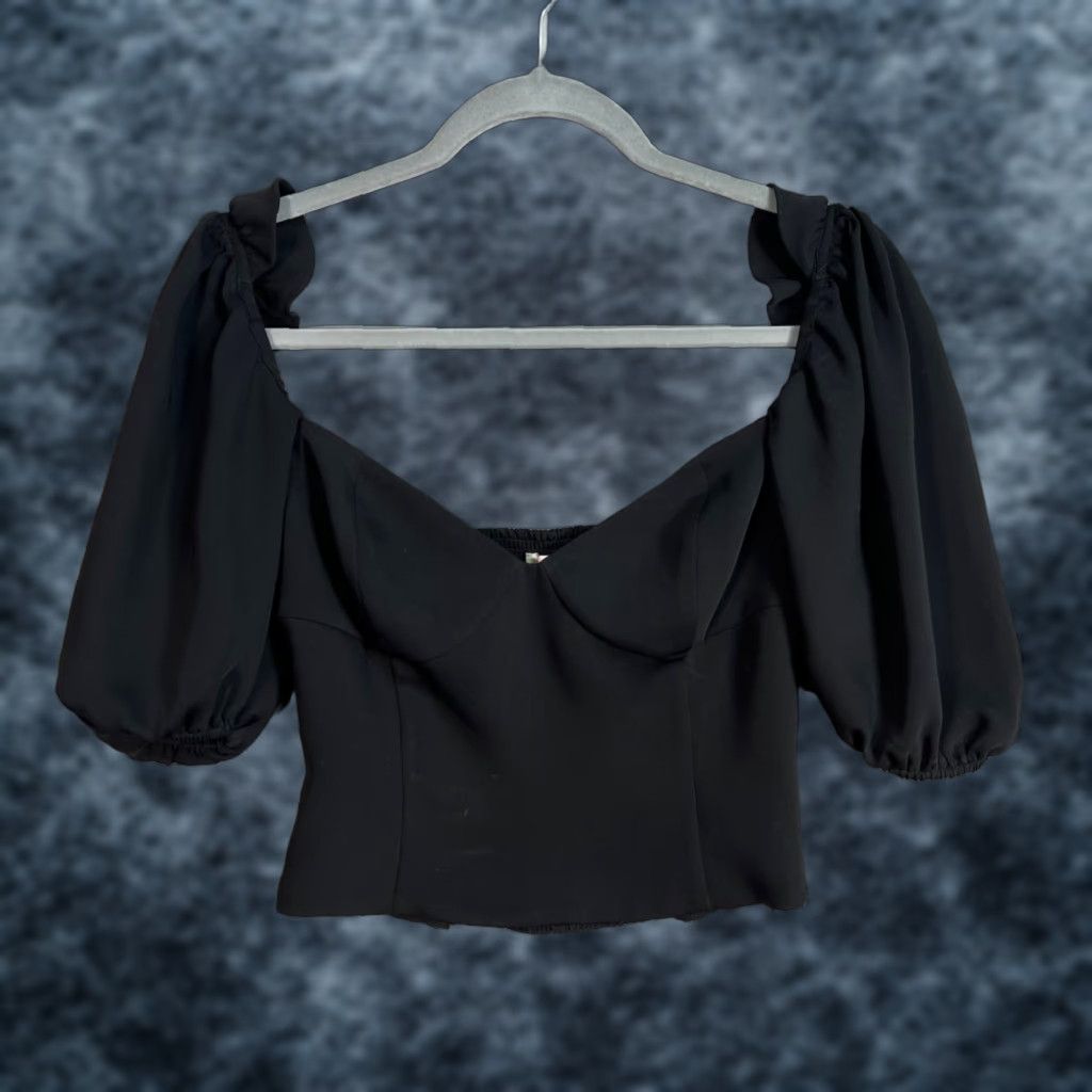 Vintage Wilfred Black Puff Sleeve Crop Top Size 4 Polyester Womens Blouse Short Sleeve Cropped 4 Black Vintage Size S / US 4 / IT 40 - 1 Thumbnail