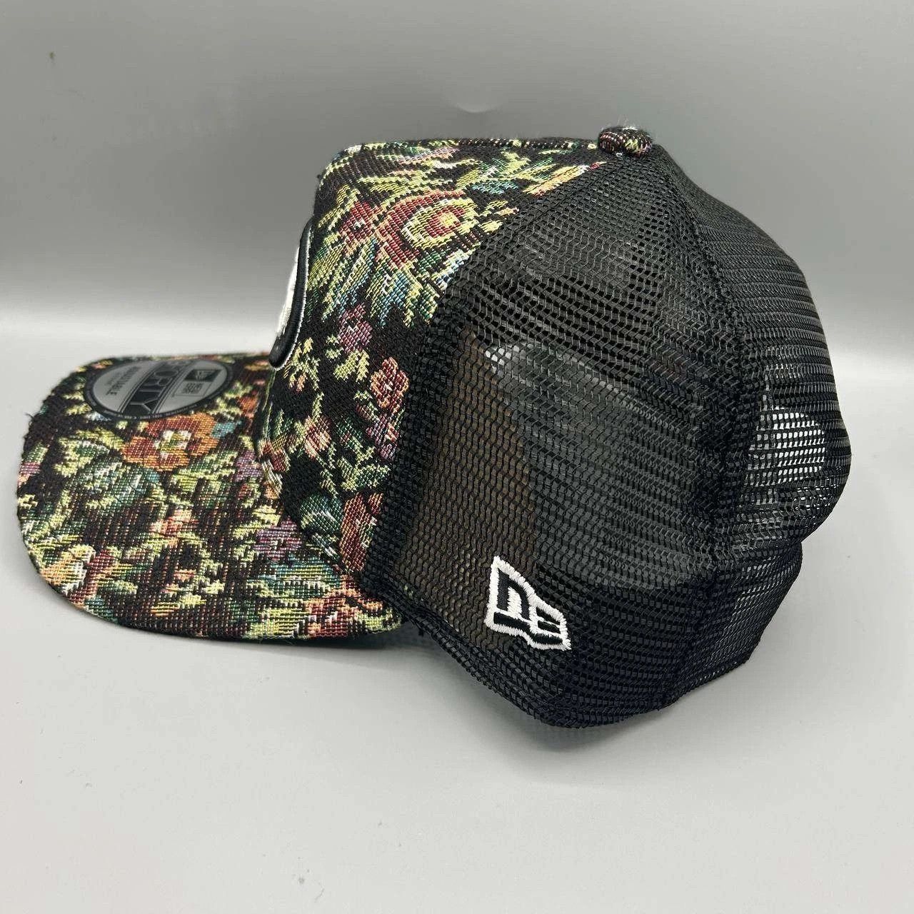 New Era San Francisco 49ers NFL Trucker Hat Men Floral Snap Back Cap Size ONE SIZE - 5 Thumbnail