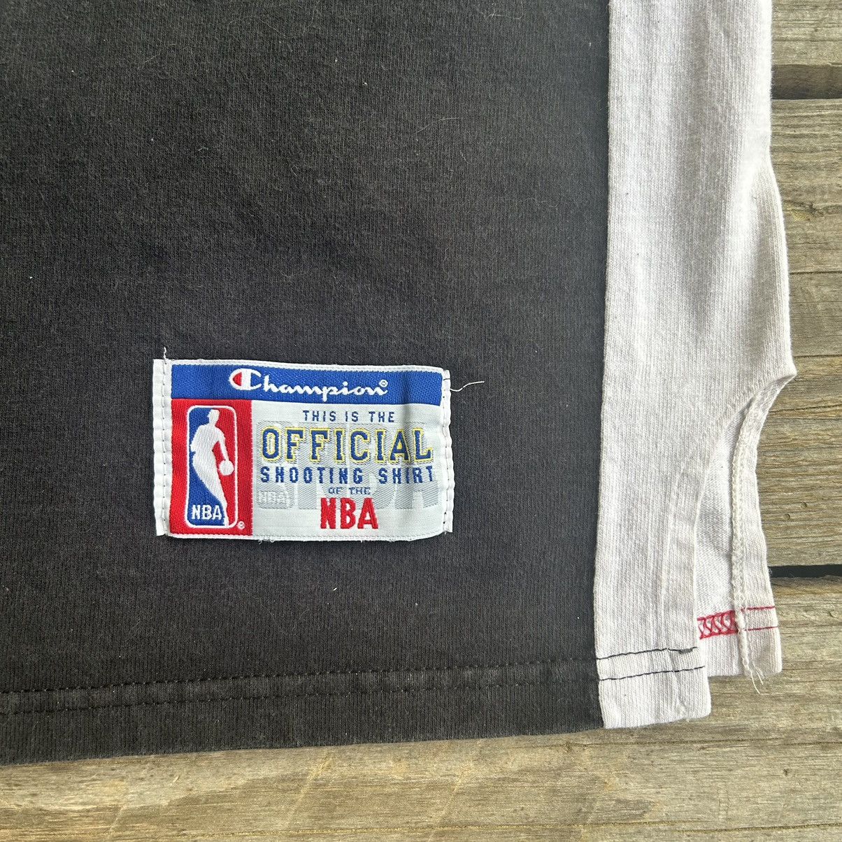 Champion × NBA × Vintage Vintage 90s Champion Chicago Bulls Warm Up Shooting Shirt Size US L / EU 52-54 / 3 - 5 Thumbnail
