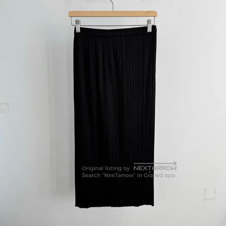 Issey Miyake size:3 Black Midi Skirt