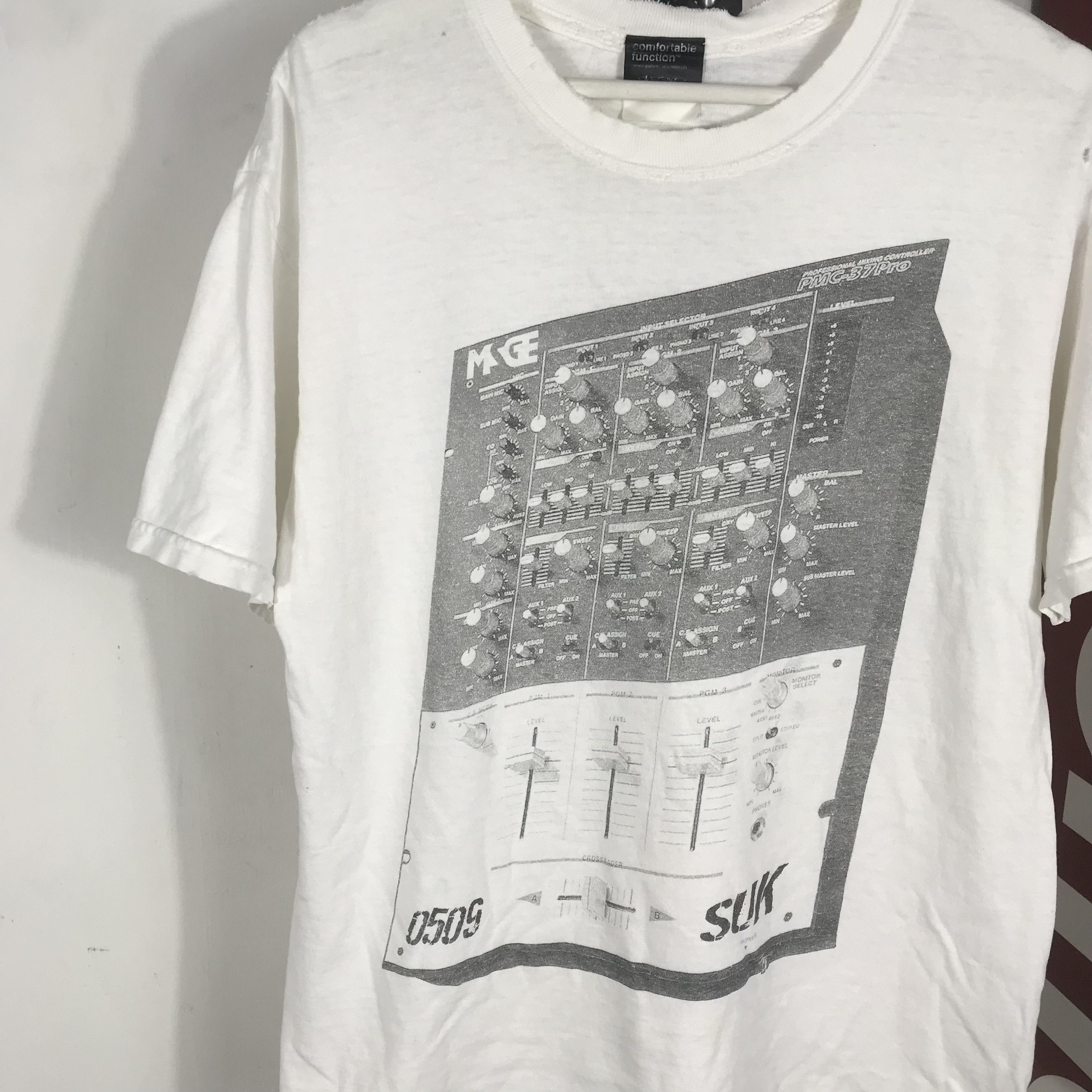 Vintage Vintage THRASHED enjoy The Dj Graphic Artwork Techno Size US M / EU 48-50 / 2 - 3 Thumbnail