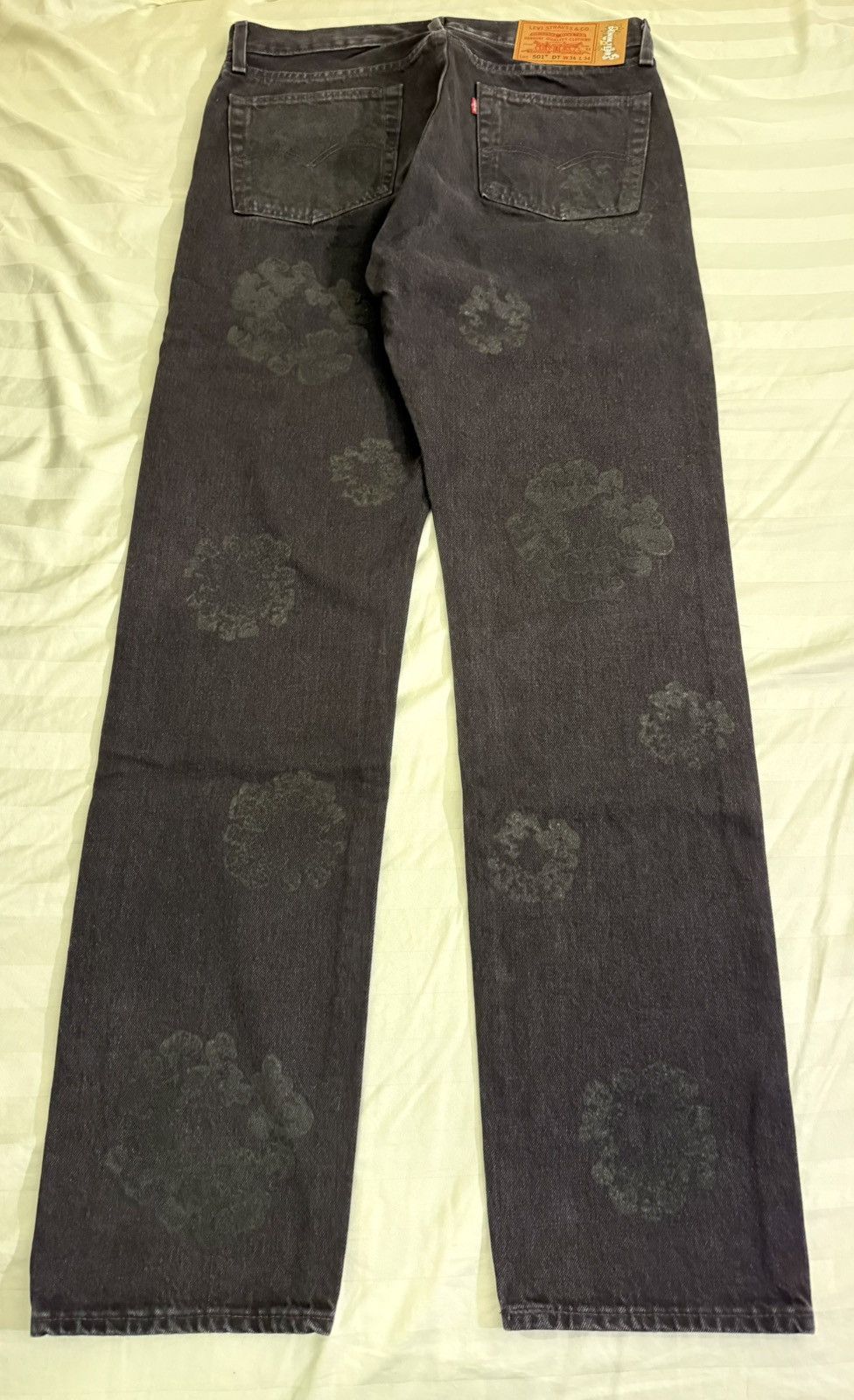 DENIM TEARS × Levi's Denim Tears Mono Cotton Wreath Jeans Black Vintage 34 Size US 34 / EU 50 - 2 Thumbnail