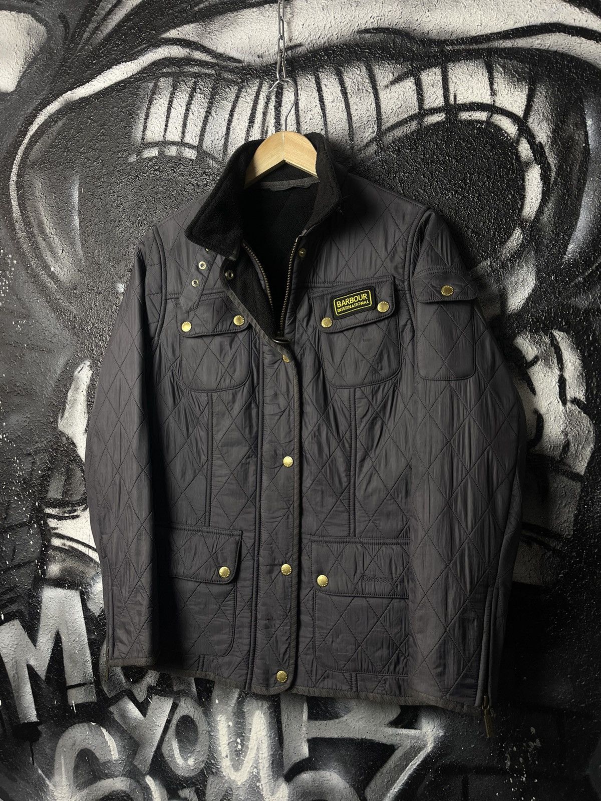 Barbour
ダークグレー ロングレインコート The Engineered Garments x Barbour Zip Parka Has Too Many Pockets