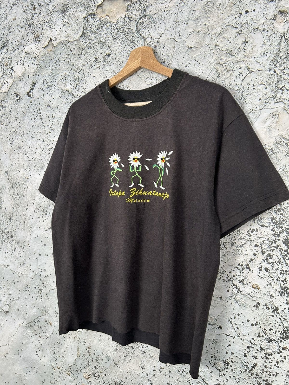 Vintage Vintage Mexico Embroidered Logo Graphic Tee 90s Streetwear Size US L / EU 52-54 / 3 - 2 Thumbnail