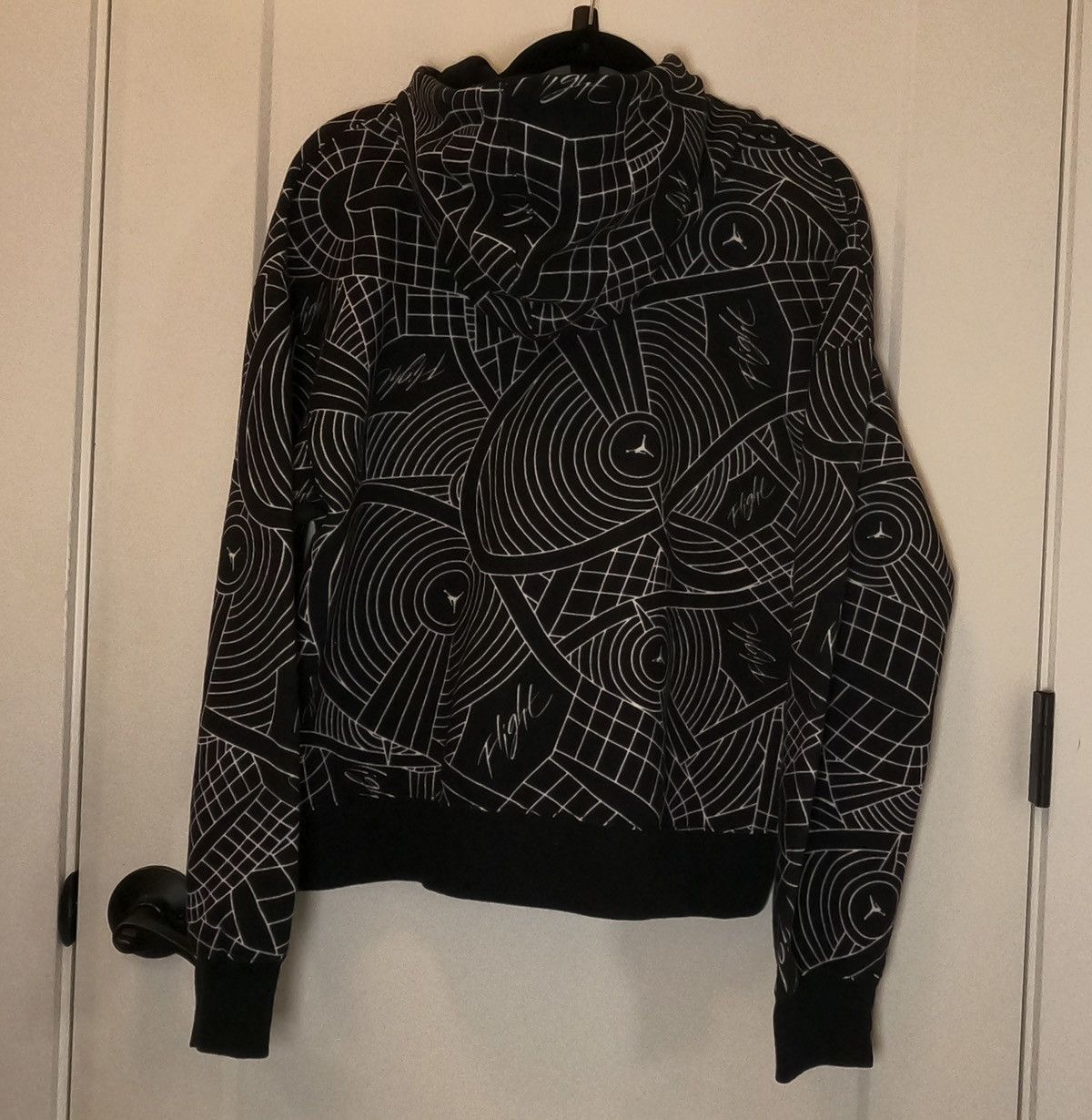 Jordan Brand •NWT • Air Jordan Black cropped hoodie • Women’s Small Size S / US 4 / IT 40 - 3 Thumbnail