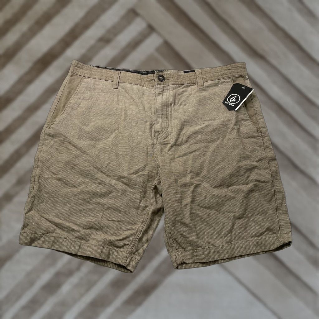 Volcom Volcom Chino Short Mens 38 Flat Front Linen Cotton Biege Pockets Logo Casual Travel Workwear Shorts Size US 38 / EU 54 - 1 Thumbnail