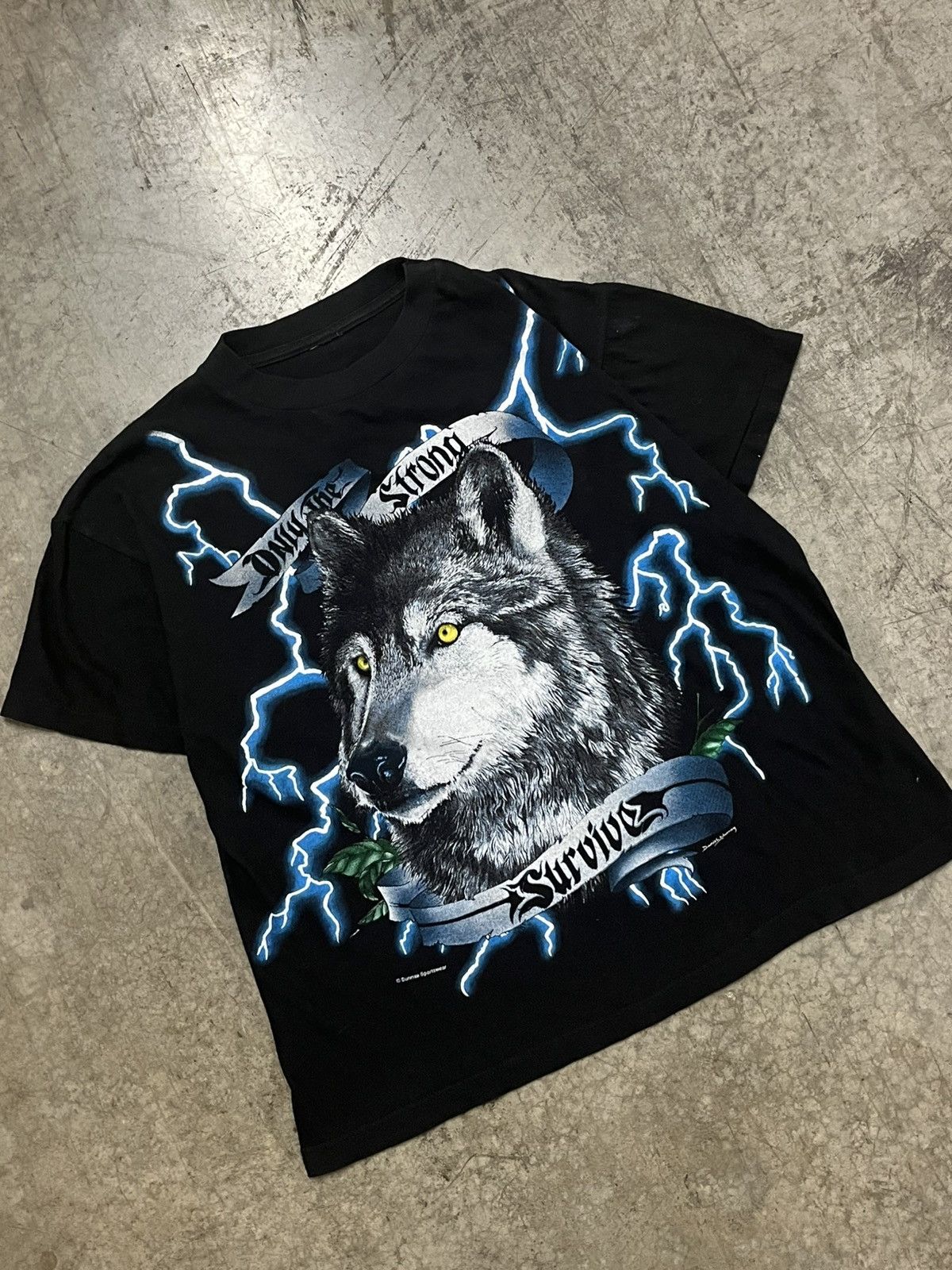 Vintage Vintage 90s American thunder AOP wolf tee shirt rare hype Size US L / EU 52-54 / 3 - 3 Thumbnail