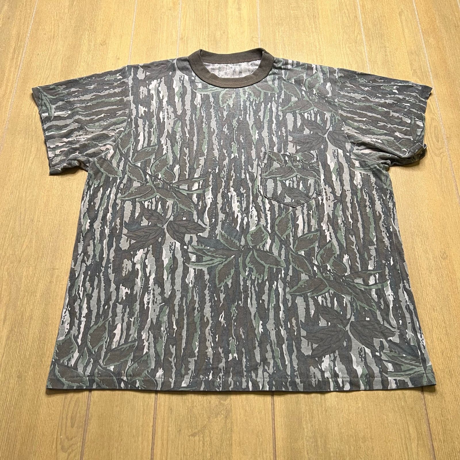 Vintage Vintage 1980s or 1990s Realtree bark and leaf camouflage XL Size US XL / EU 56 / 4 - 1 Thumbnail