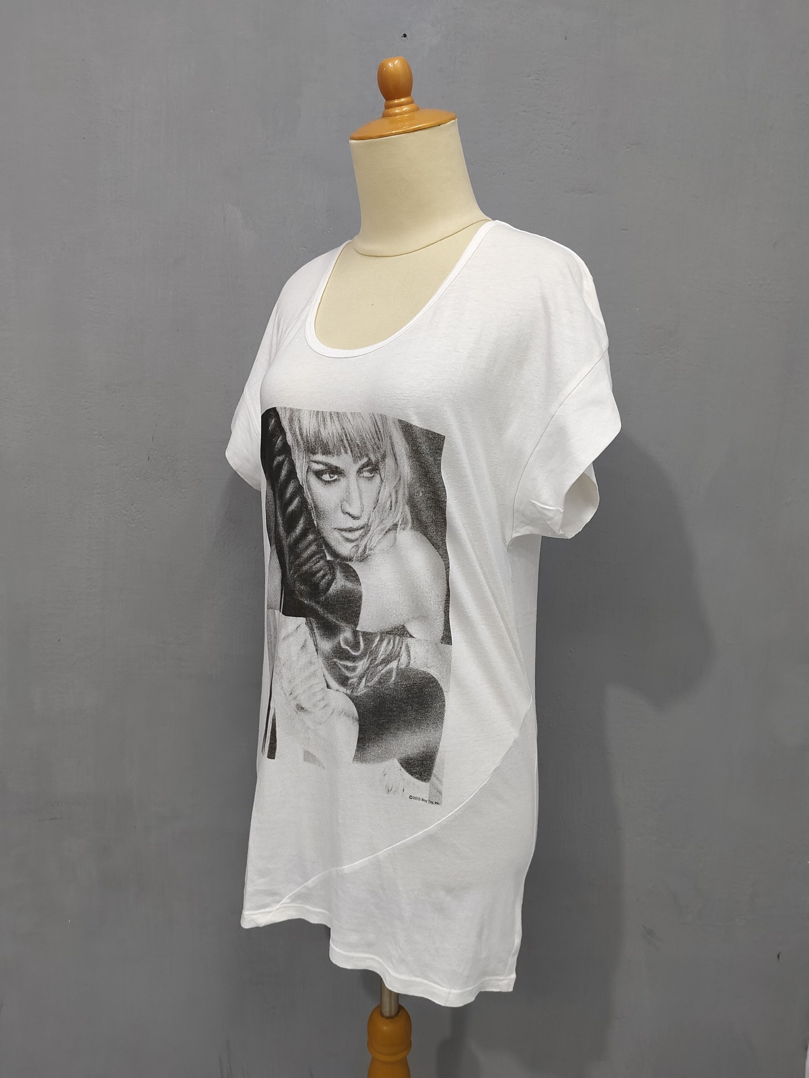 Japanese Brand MURUA🇯🇵 Boy Toy Inc Licensed Photo Print Cut & Sew Panel Size M / US 6-8 / IT 42-44 - 2 Thumbnail
