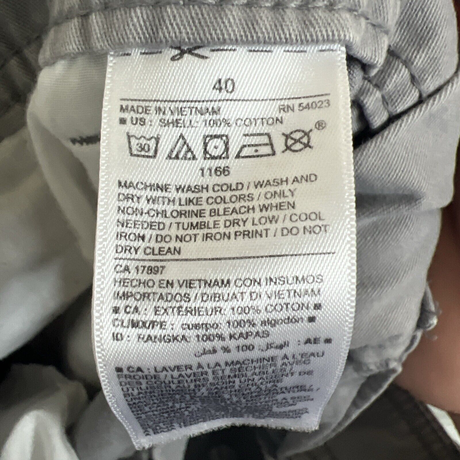 Old Navy EUC old navy shorts men size 40 gray cargo pockets 10” In Size US 40 / EU 56 - 4 Thumbnail