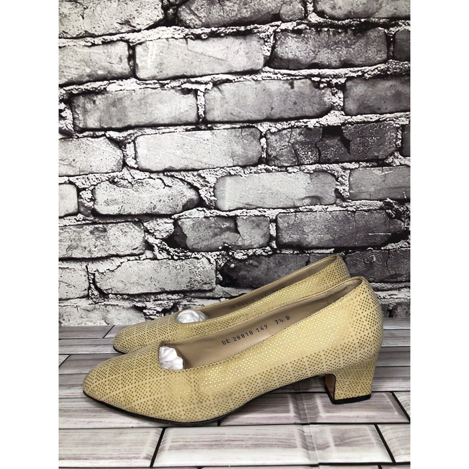 Salvatore Ferragamo Salvatore Ferragamo Beige Leather Geometric Dress Pump Heels Size US 7.5 / IT 37.5 - 20 Thumbnail