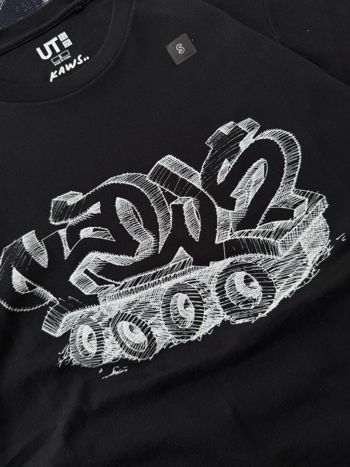 Japanese Brand × Kaws Uniqlo x kaws t shirt Size US S / EU 44-46 / 1 - 4 Thumbnail