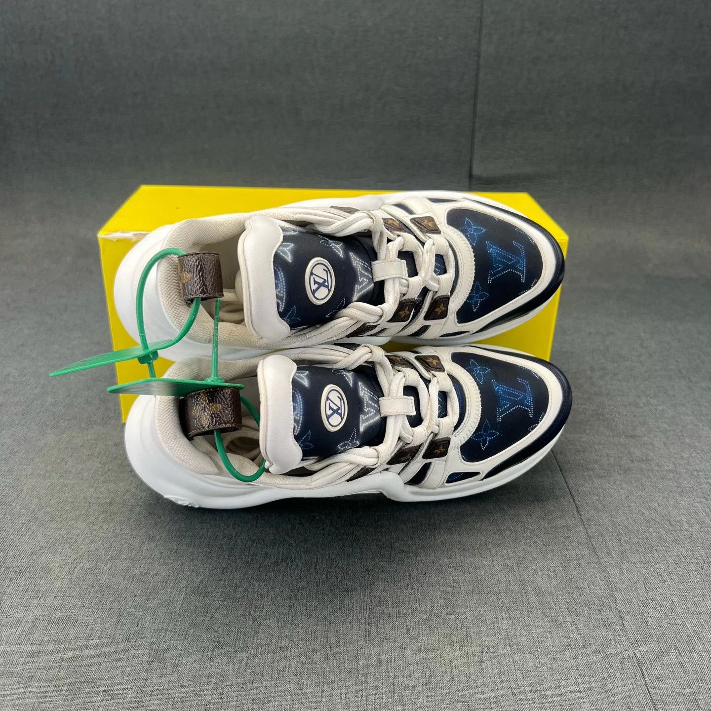 Louis Vuitton LV Archlight White Blue Monogram Sneakers 36.5 Size US 5.5 / IT 35.5 - 6 Thumbnail