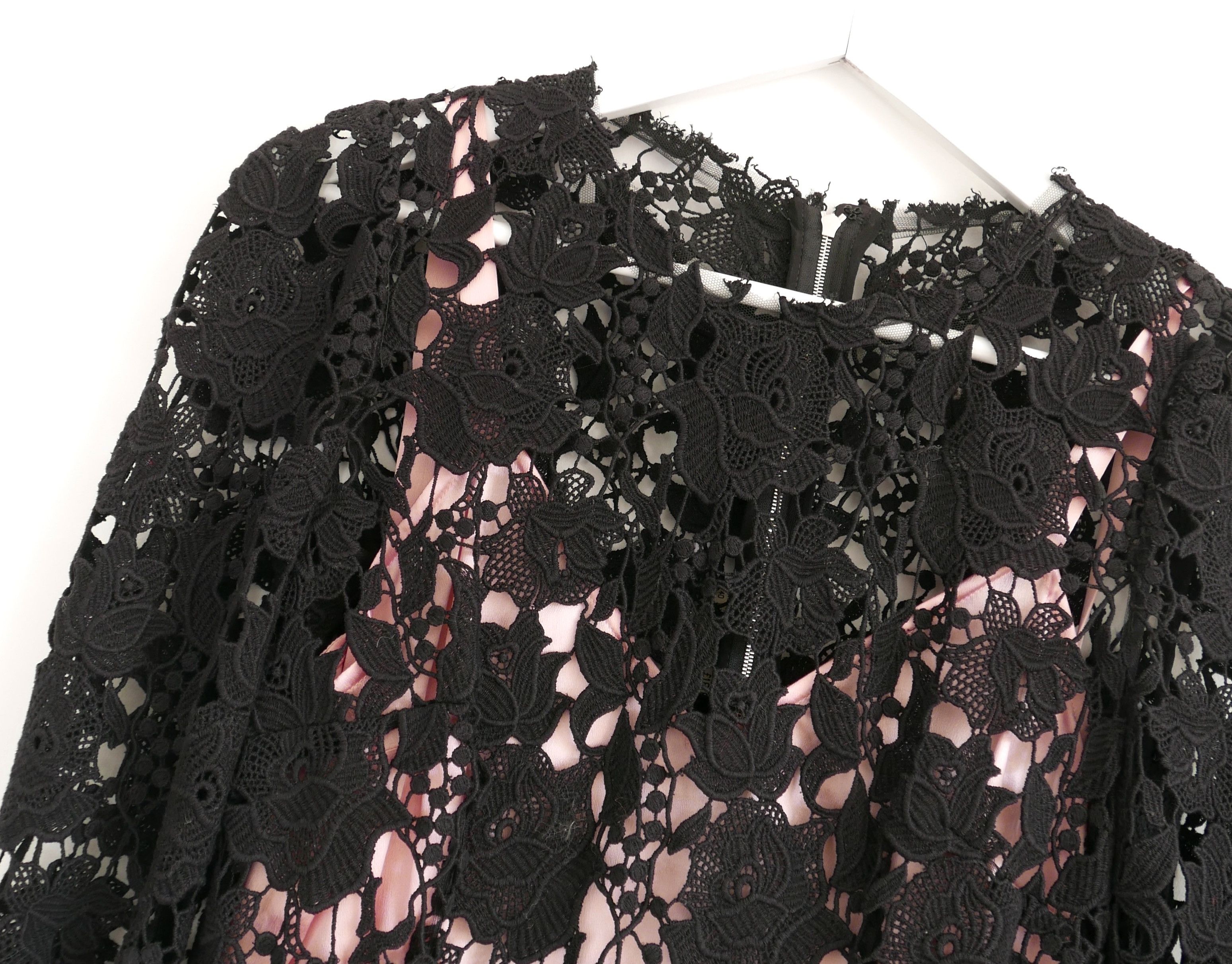 Dolce & Gabbana Dolce & Gabbana Fall 2010 Black Lace Pink Silk Lined Dress Size S / US 4 / IT 40 - 5 Thumbnail