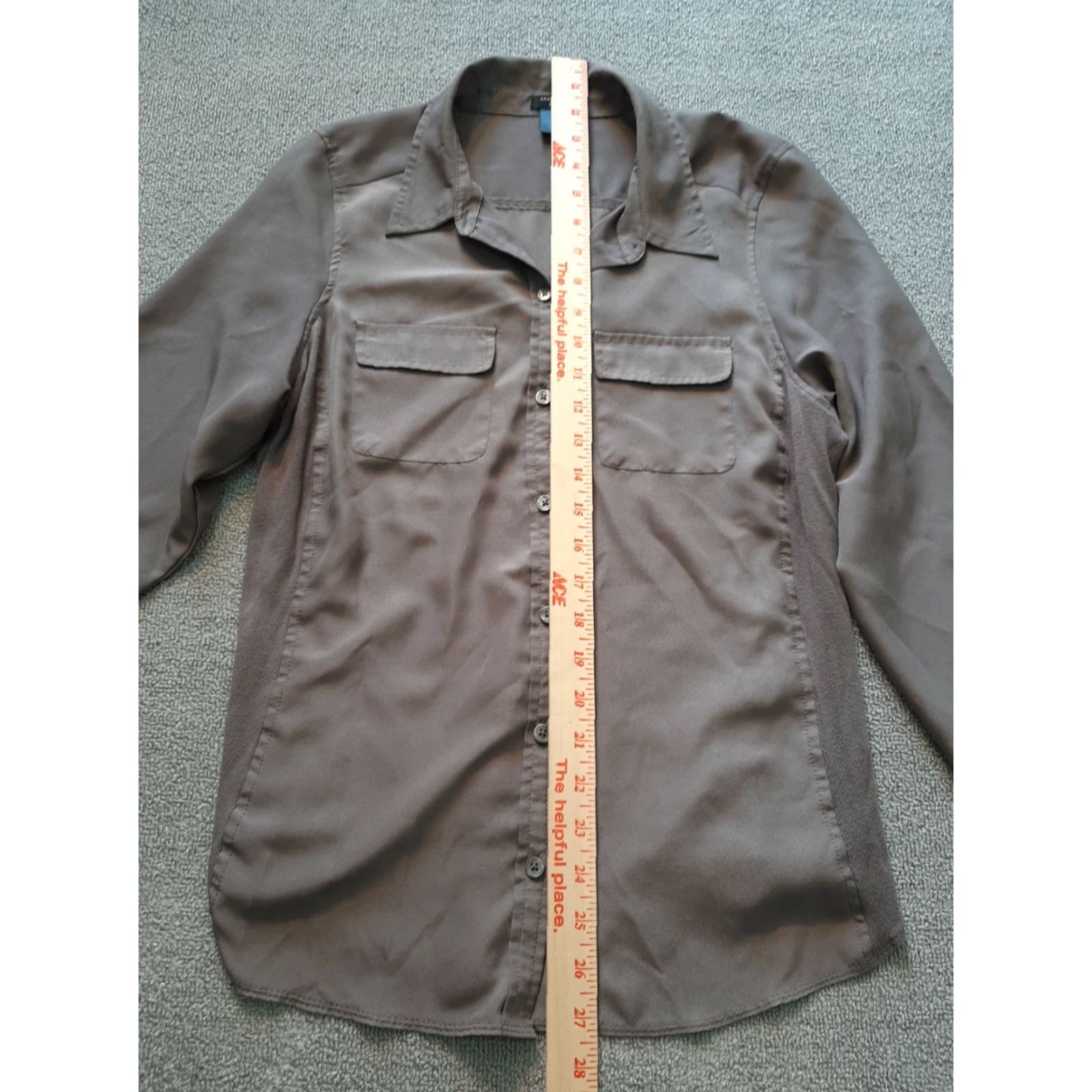 Ann Taylor Ann Taylor Blouse Shirt Womens Long Sleeve 10P Petite Lightweight Gray Round Neck Button Workwear Size L / US 10 / IT 46 - 3 Thumbnail