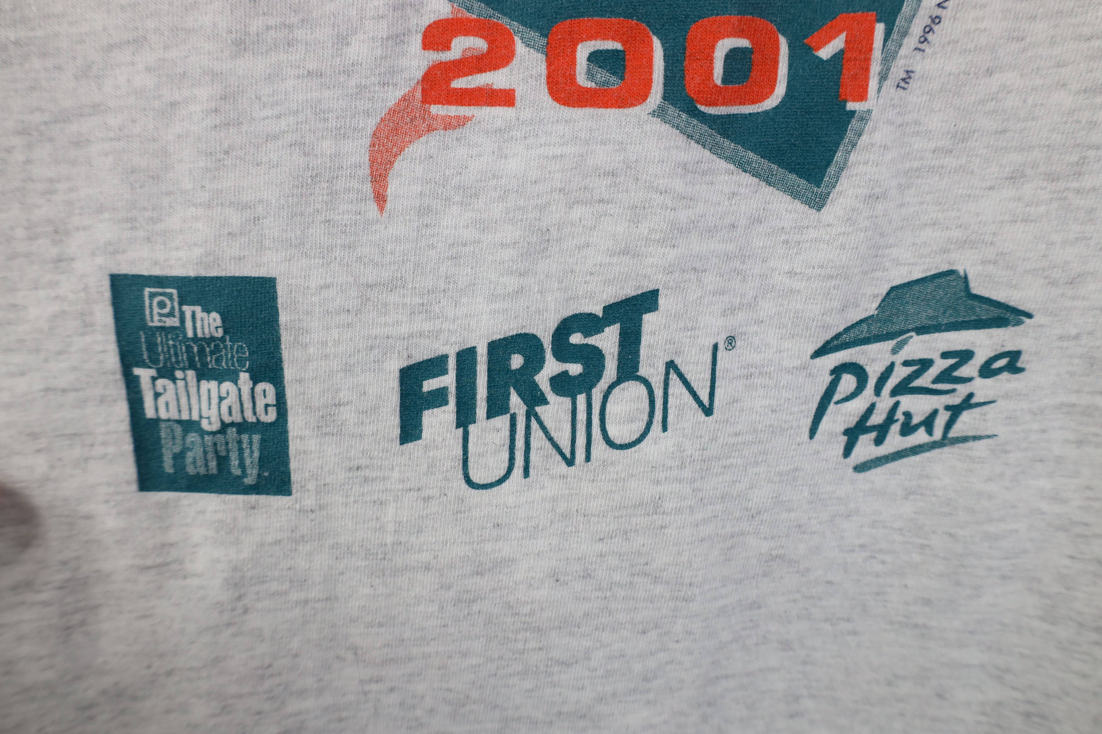 Vintage Vintage Y2K 2001 Miami Dolphins Football T-Shirt Gray Size US XXL / EU 58 / 5 - 5 Thumbnail