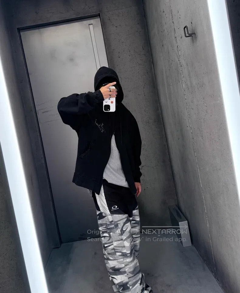 Balenciaga Balenciaga size XS Camouflage patched cargo pants Size US 30 / EU 46 - 5 Thumbnail
