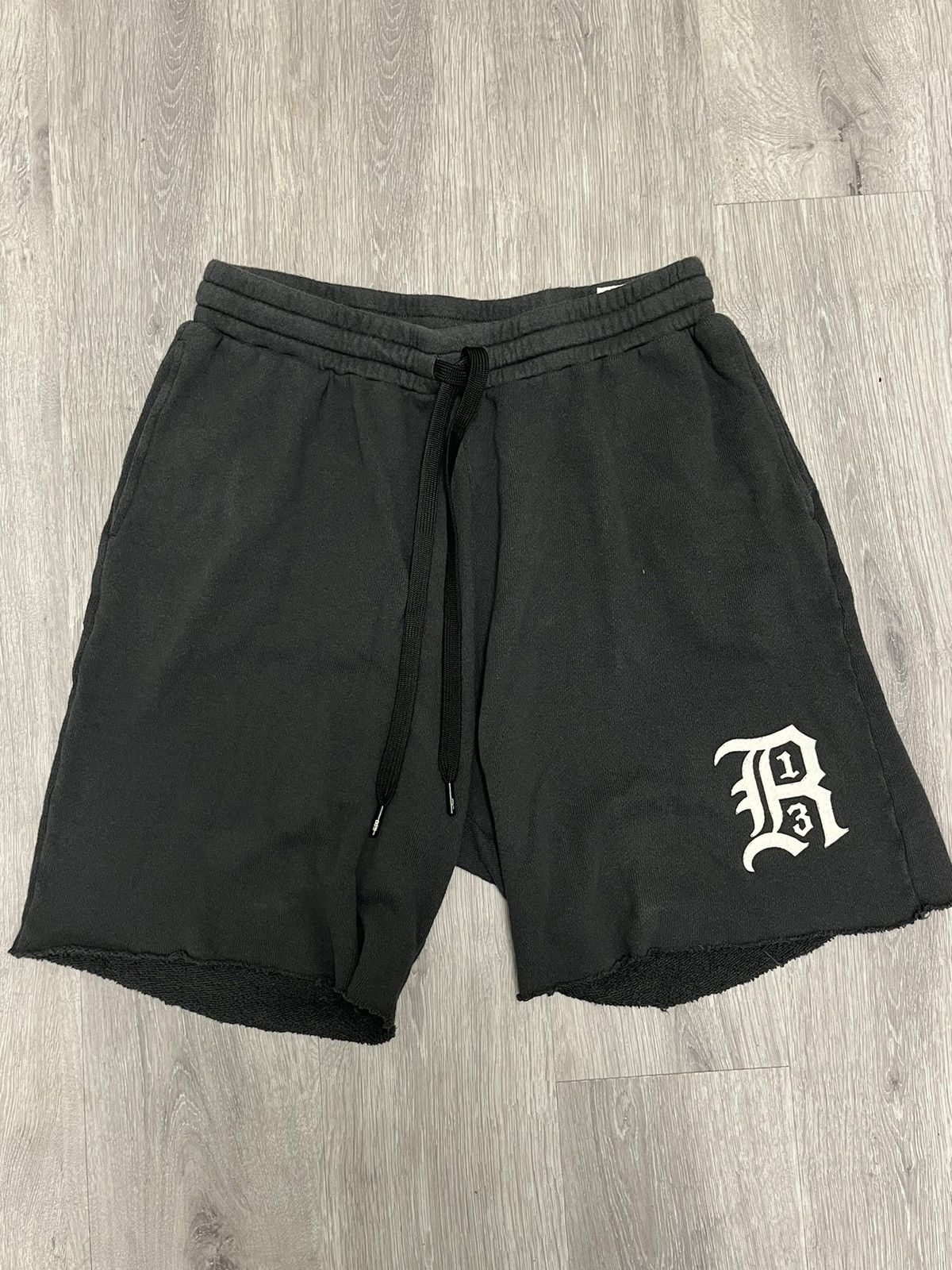 R13 Logo short. XL Size US 34 / EU 50 - 3 Thumbnail